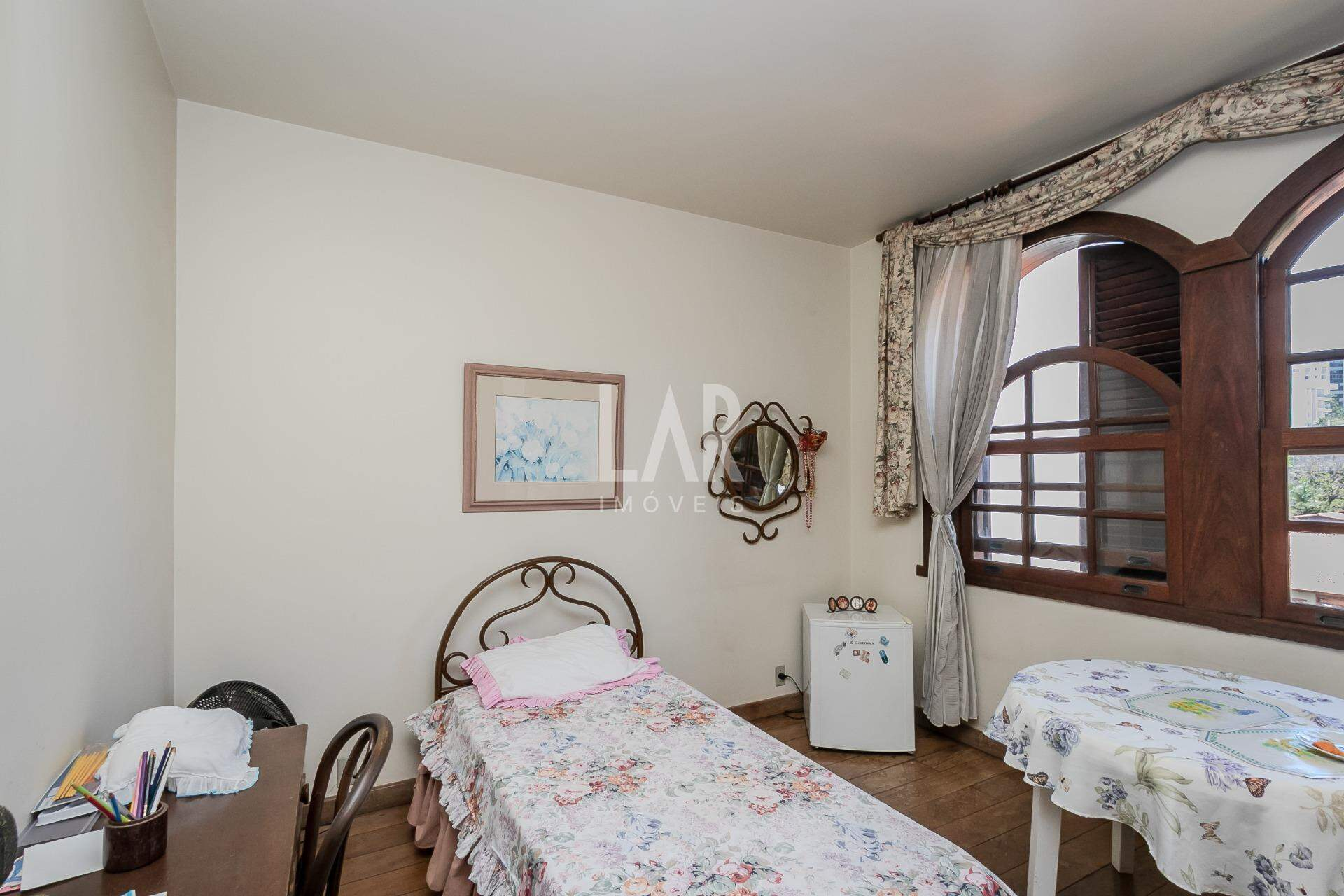 Casa de 5 quartos à venda, Santa Lúcia, Belo Horizonte - MG
