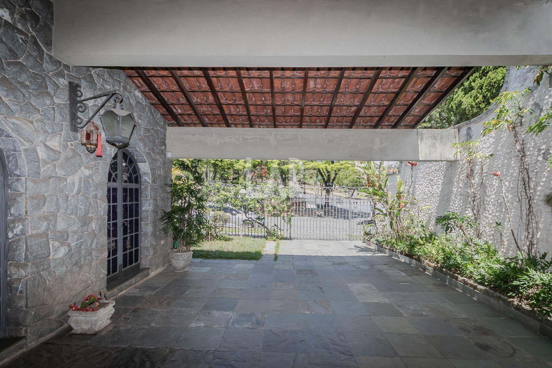 Casa de 5 quartos à venda, Santa Lúcia, Belo Horizonte - MG