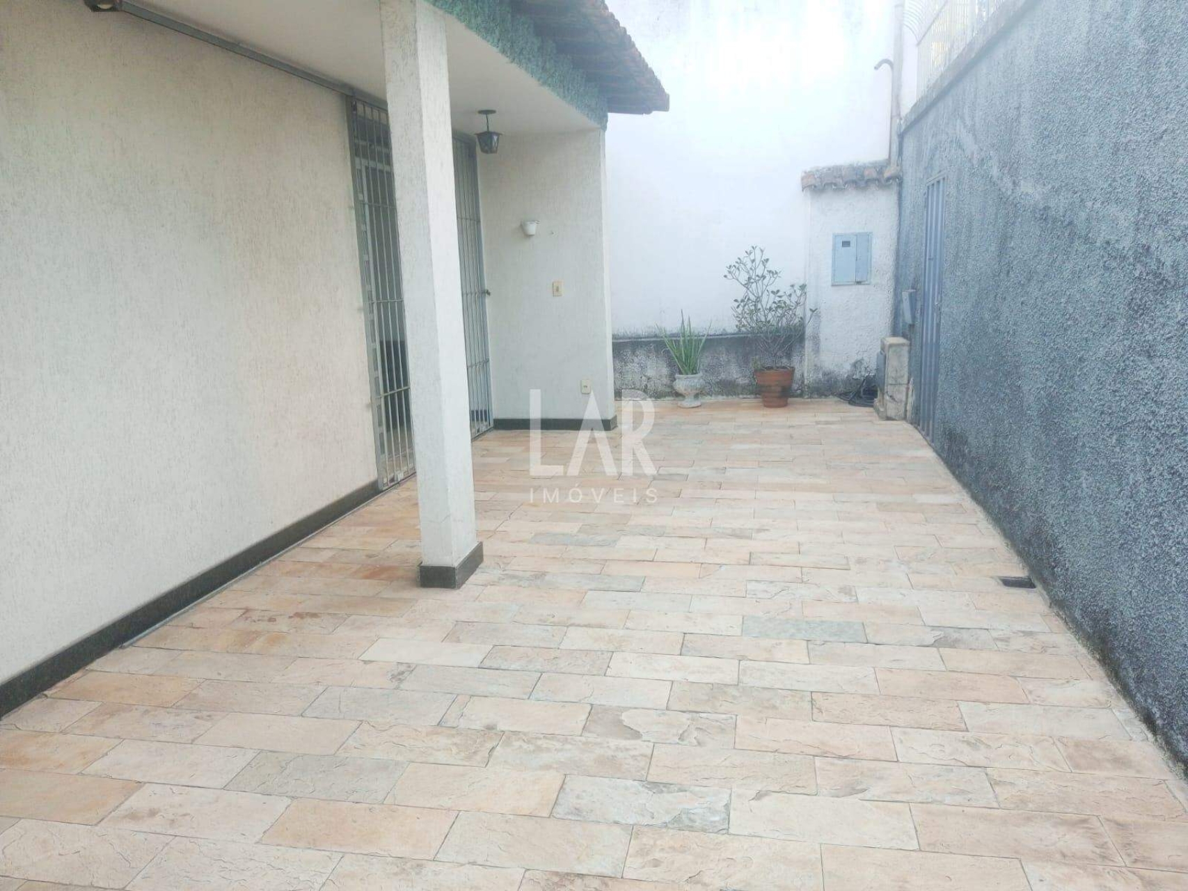 Casa de 3 quartos à venda, Coração Eucarístico, Belo Horizonte - MG