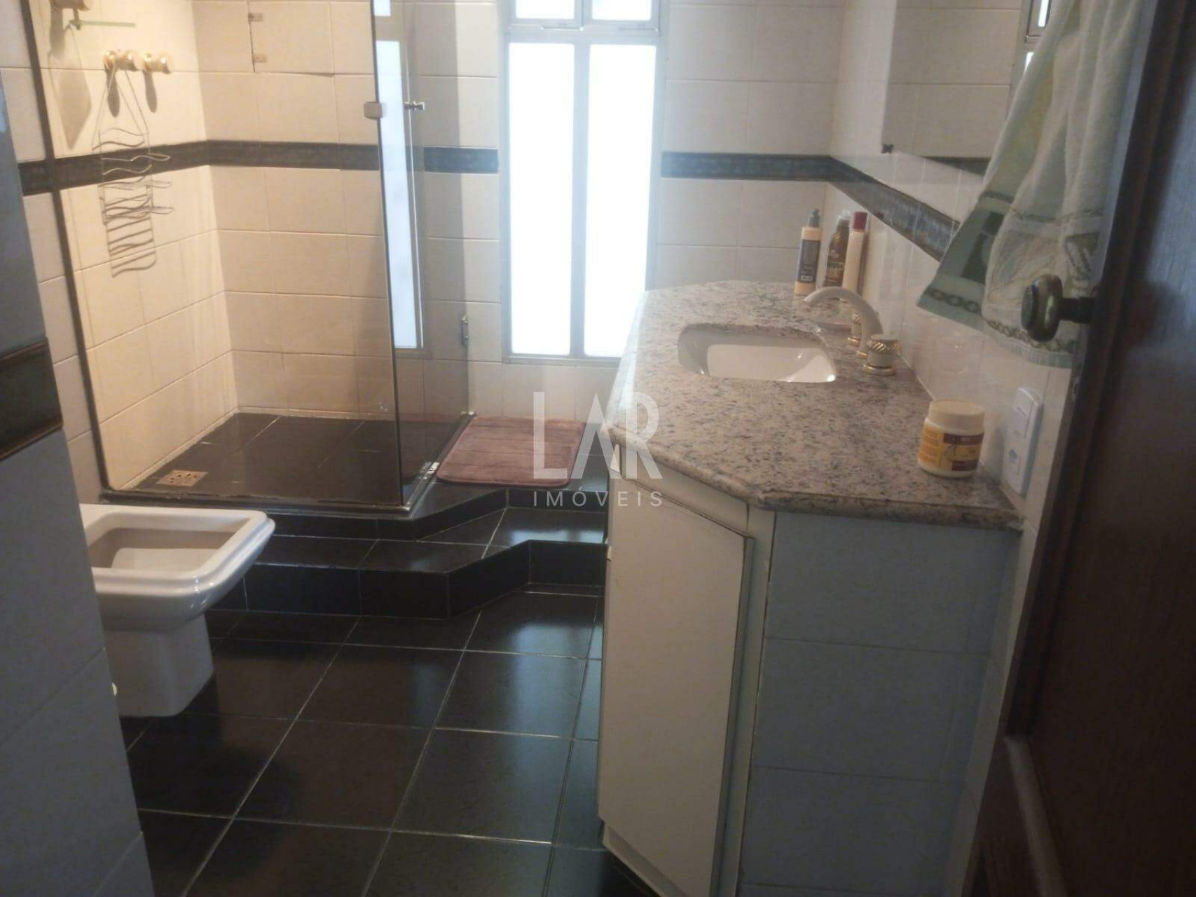 Casa de 3 quartos à venda, Coração Eucarístico, Belo Horizonte - MG