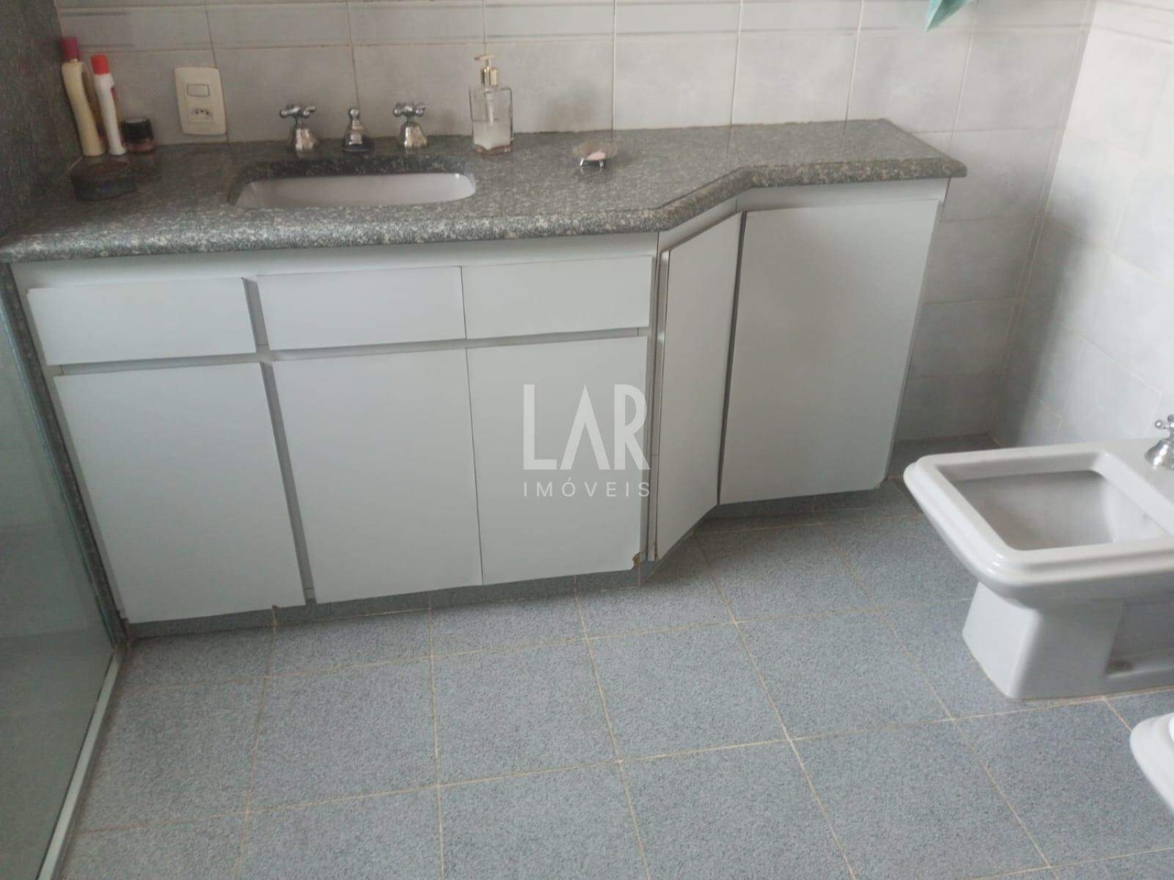 Casa de 3 quartos à venda, Coração Eucarístico, Belo Horizonte - MG