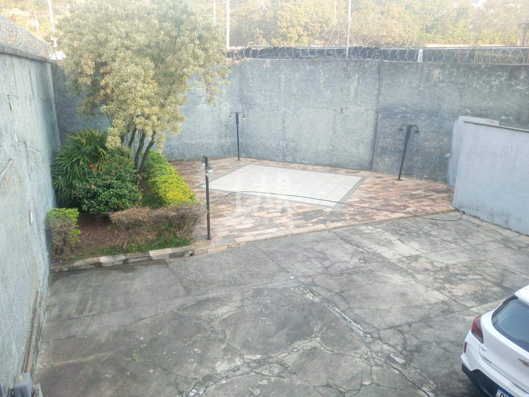 Casa de 3 quartos à venda, Coração Eucarístico, Belo Horizonte - MG