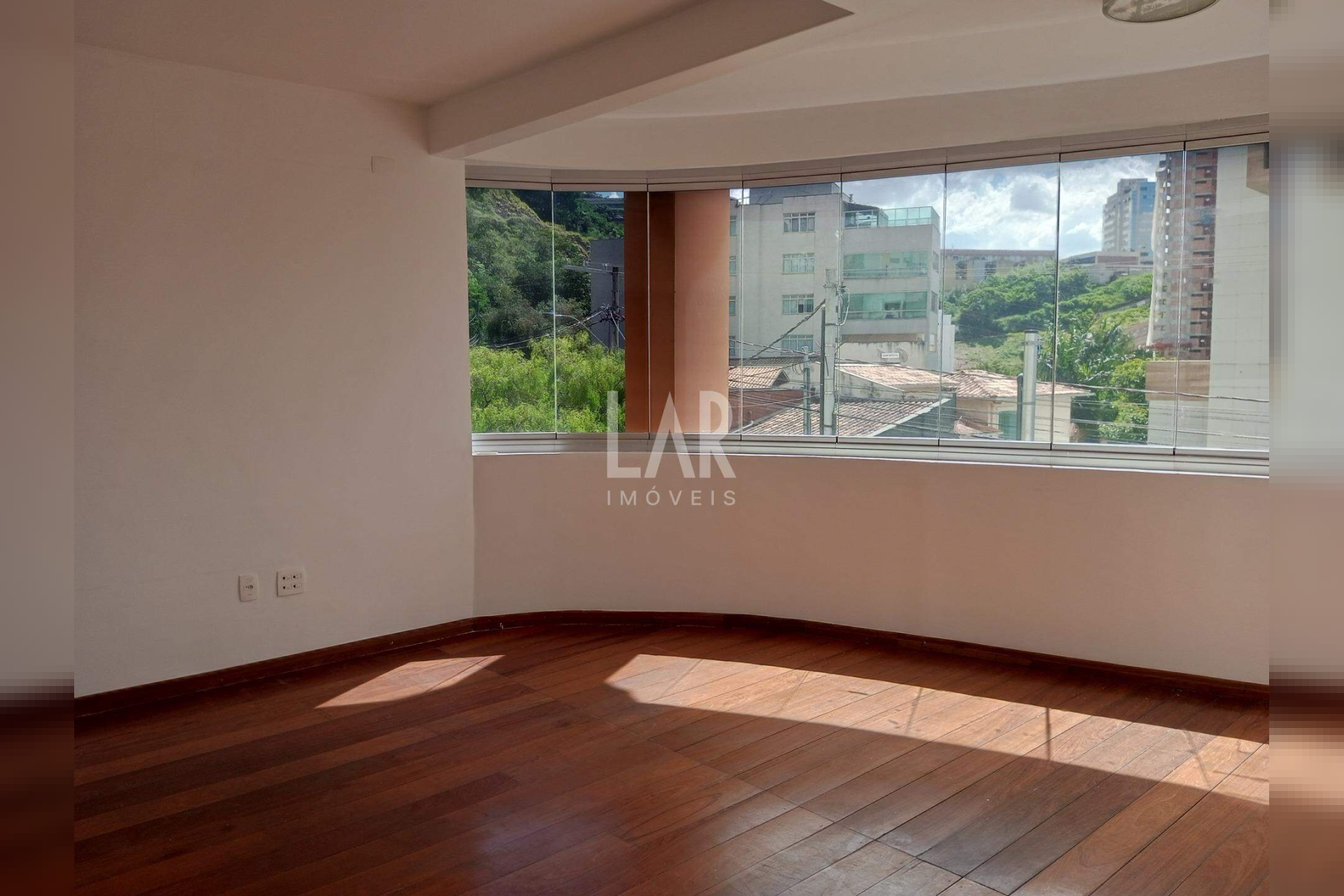 Casa de 7 quartos à venda, Santa Lúcia, Belo Horizonte - MG