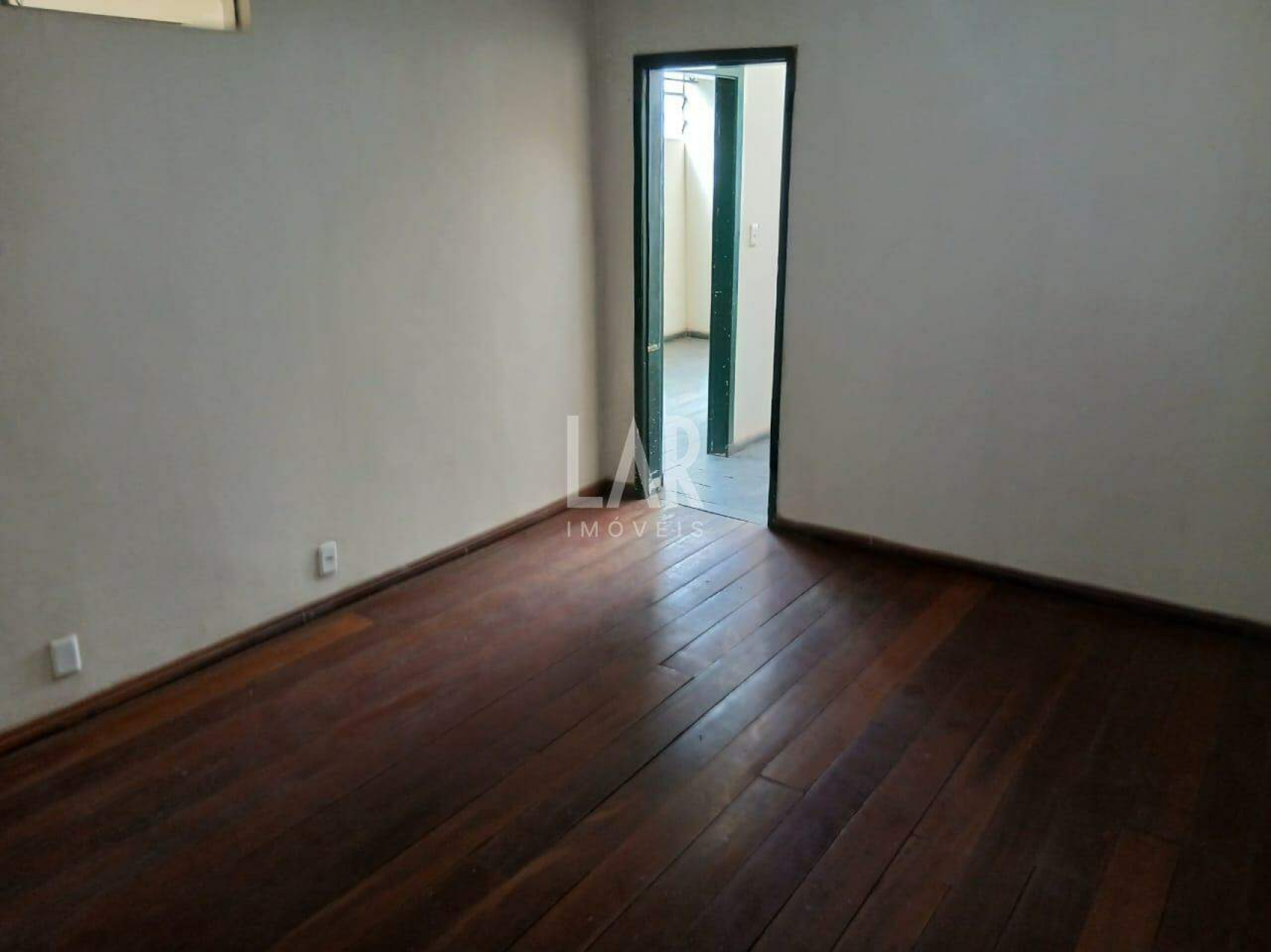 Prédio de 8 quartos à venda, Sagrada Família, Belo Horizonte - MG