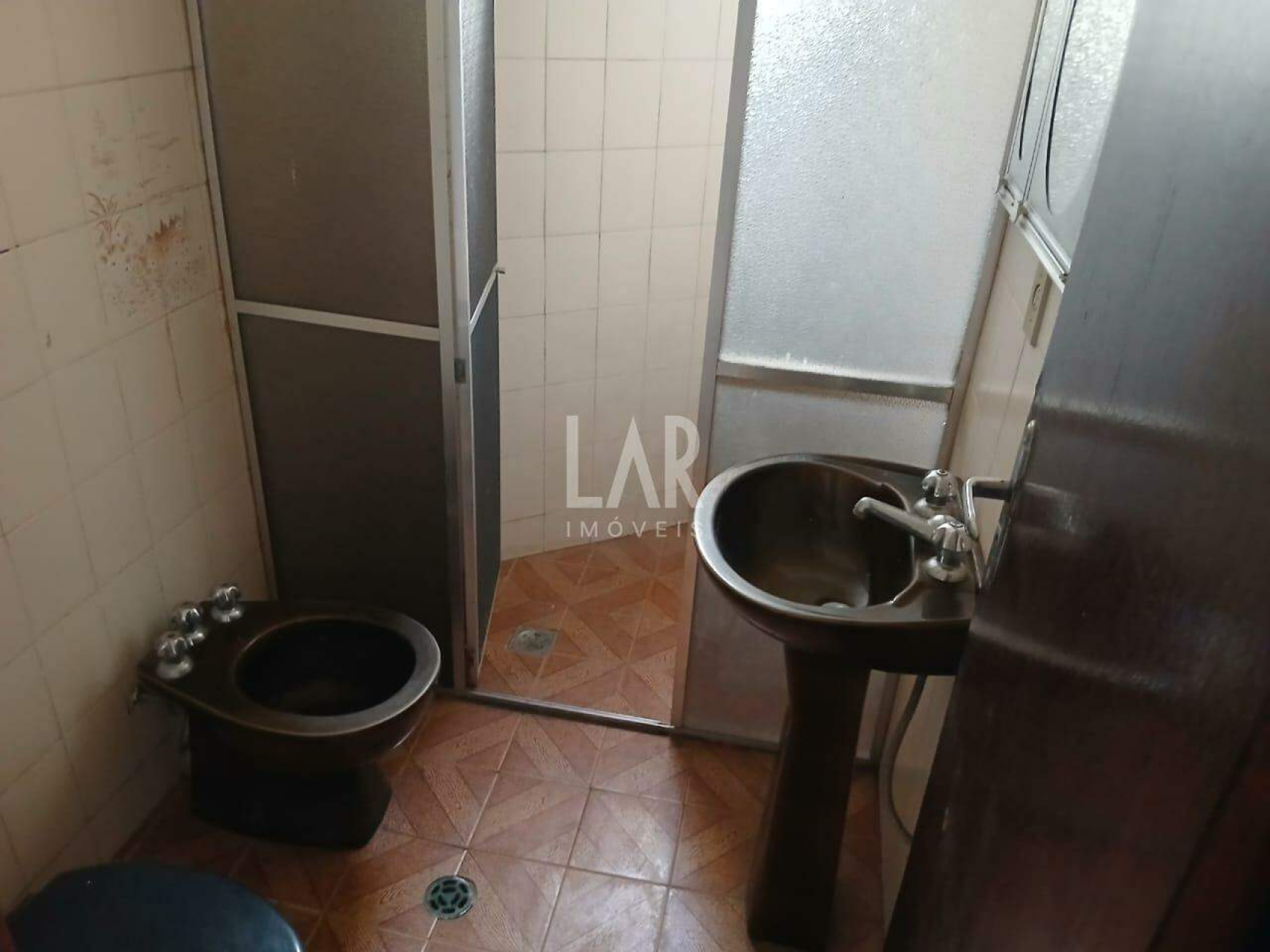Prédio de 8 quartos à venda, Sagrada Família, Belo Horizonte - MG