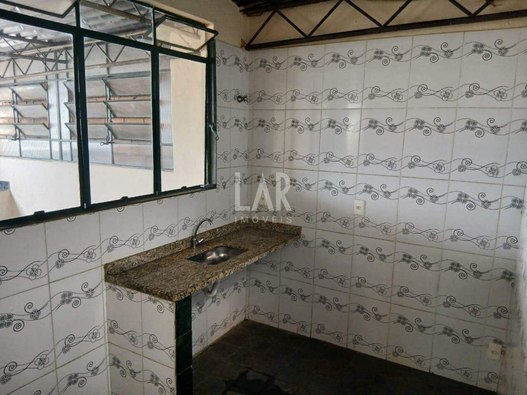 Prédio de 8 quartos à venda, Sagrada Família, Belo Horizonte - MG