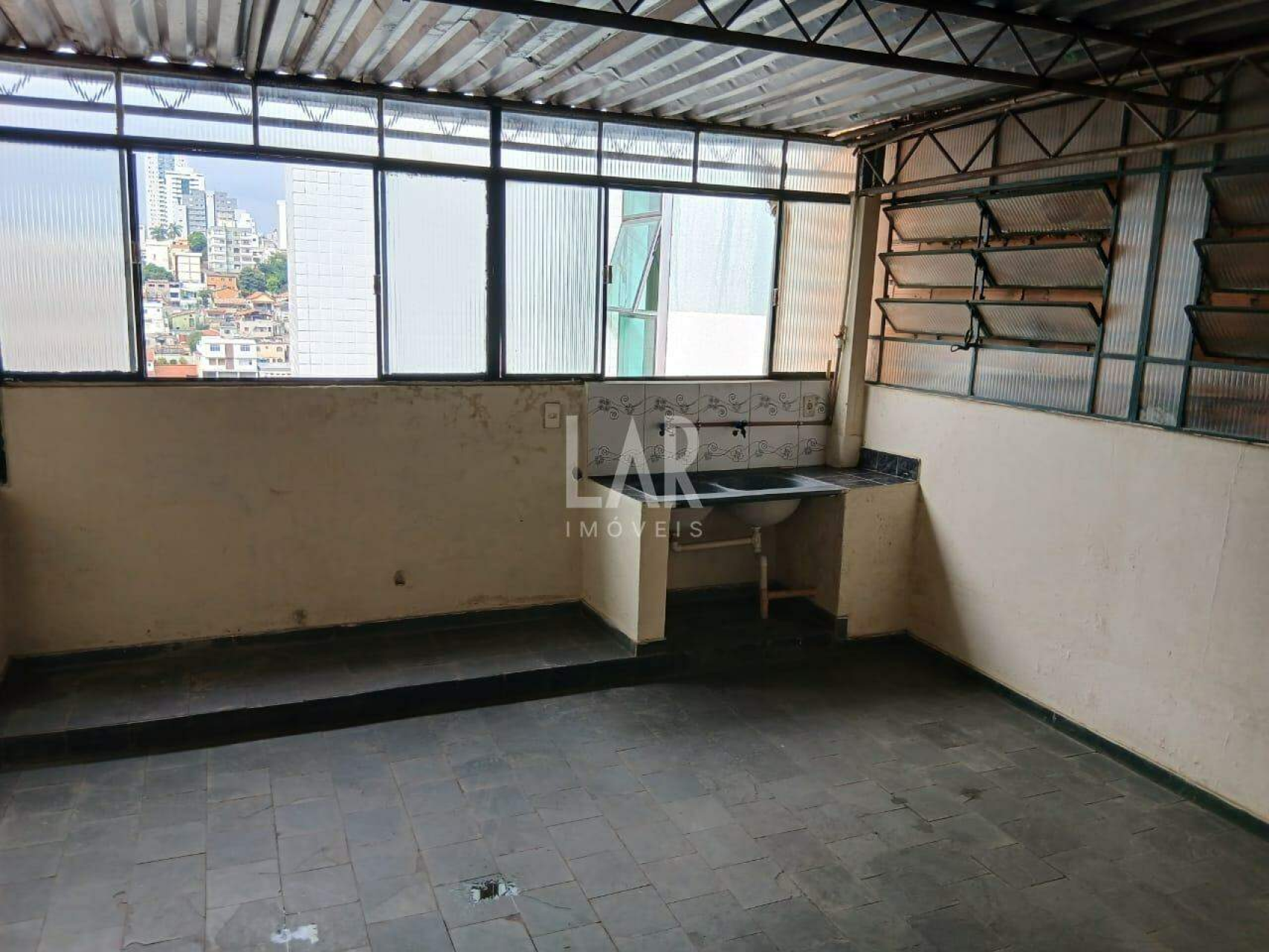 Prédio de 8 quartos à venda, Sagrada Família, Belo Horizonte - MG