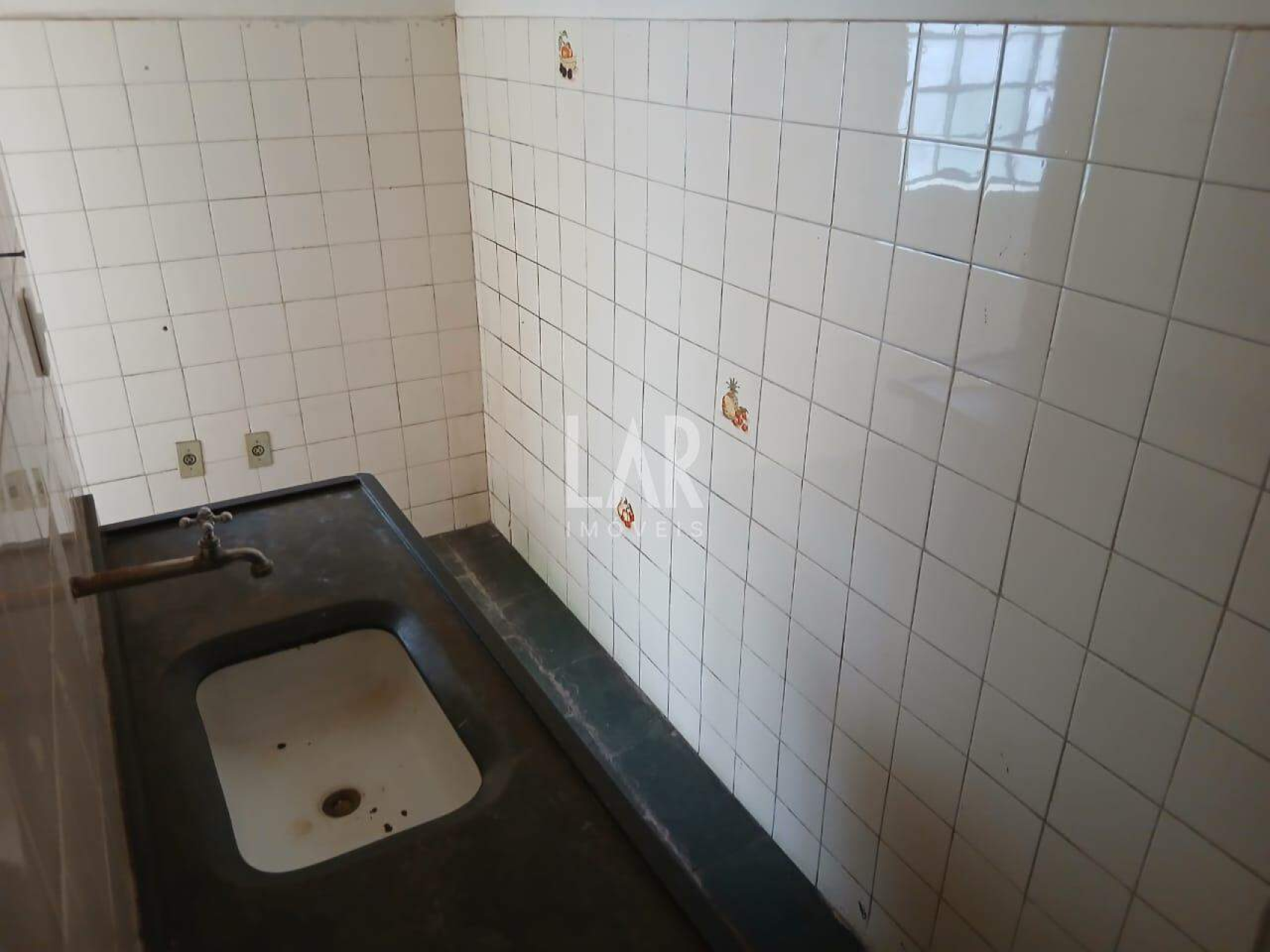 Prédio de 8 quartos à venda, Sagrada Família, Belo Horizonte - MG