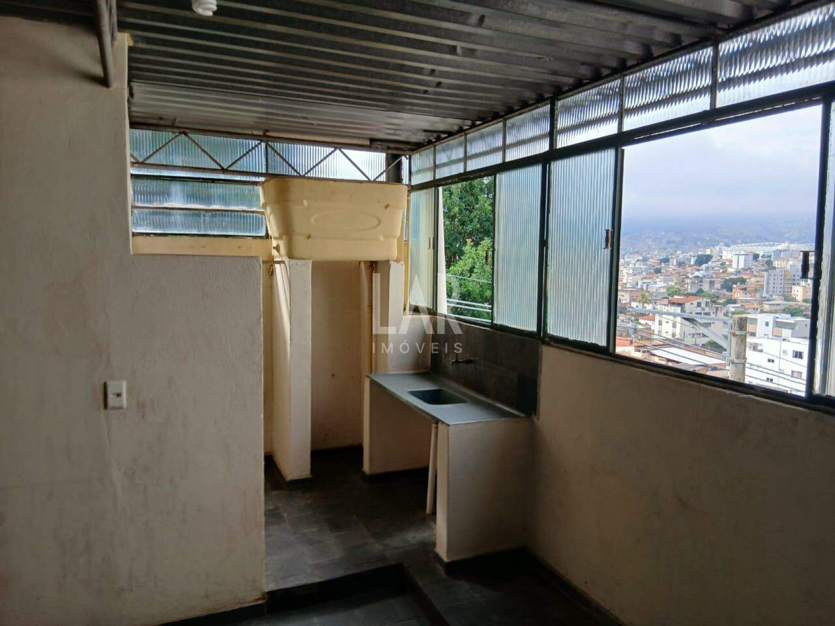Prédio de 8 quartos à venda, Sagrada Família, Belo Horizonte - MG