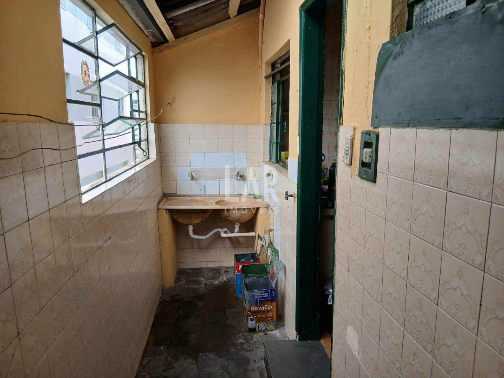 Prédio de 8 quartos à venda, Sagrada Família, Belo Horizonte - MG