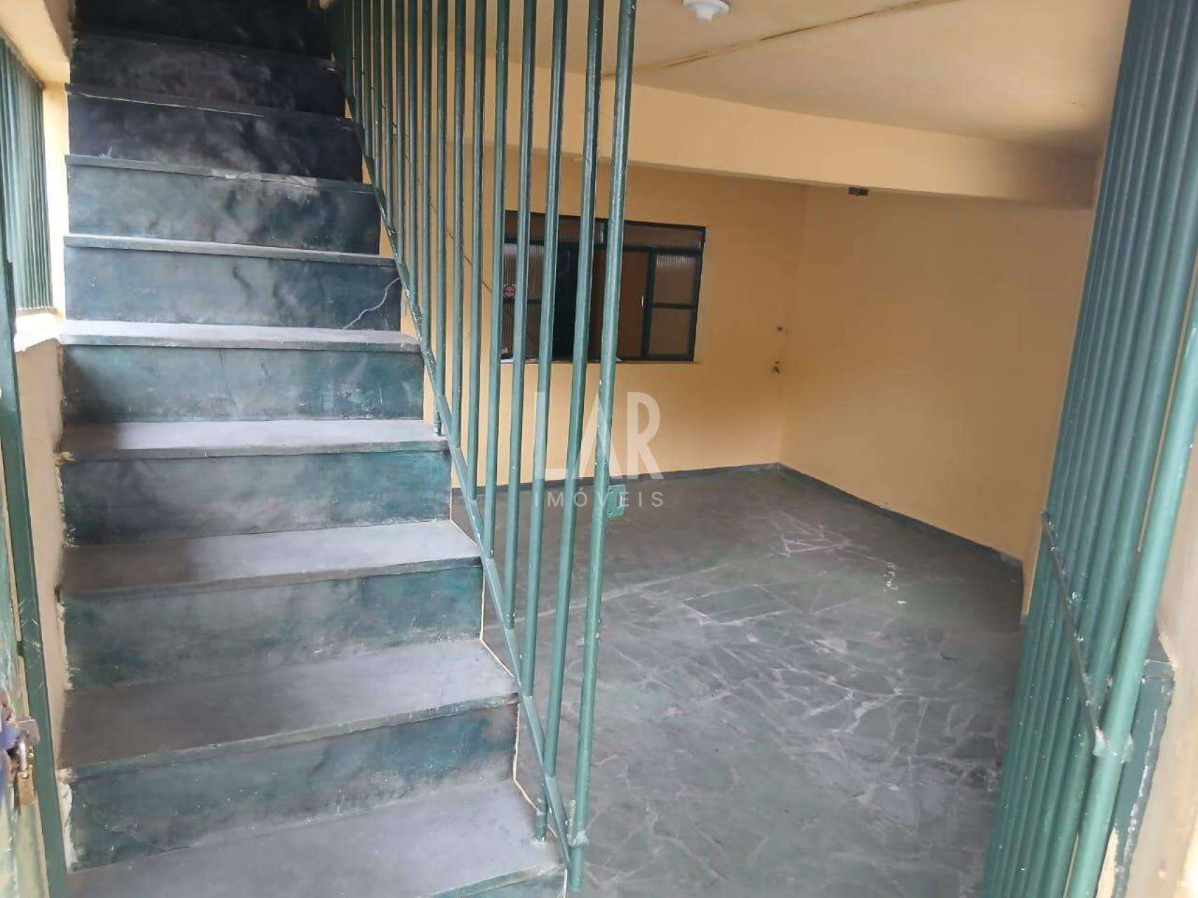 Prédio de 8 quartos à venda, Sagrada Família, Belo Horizonte - MG