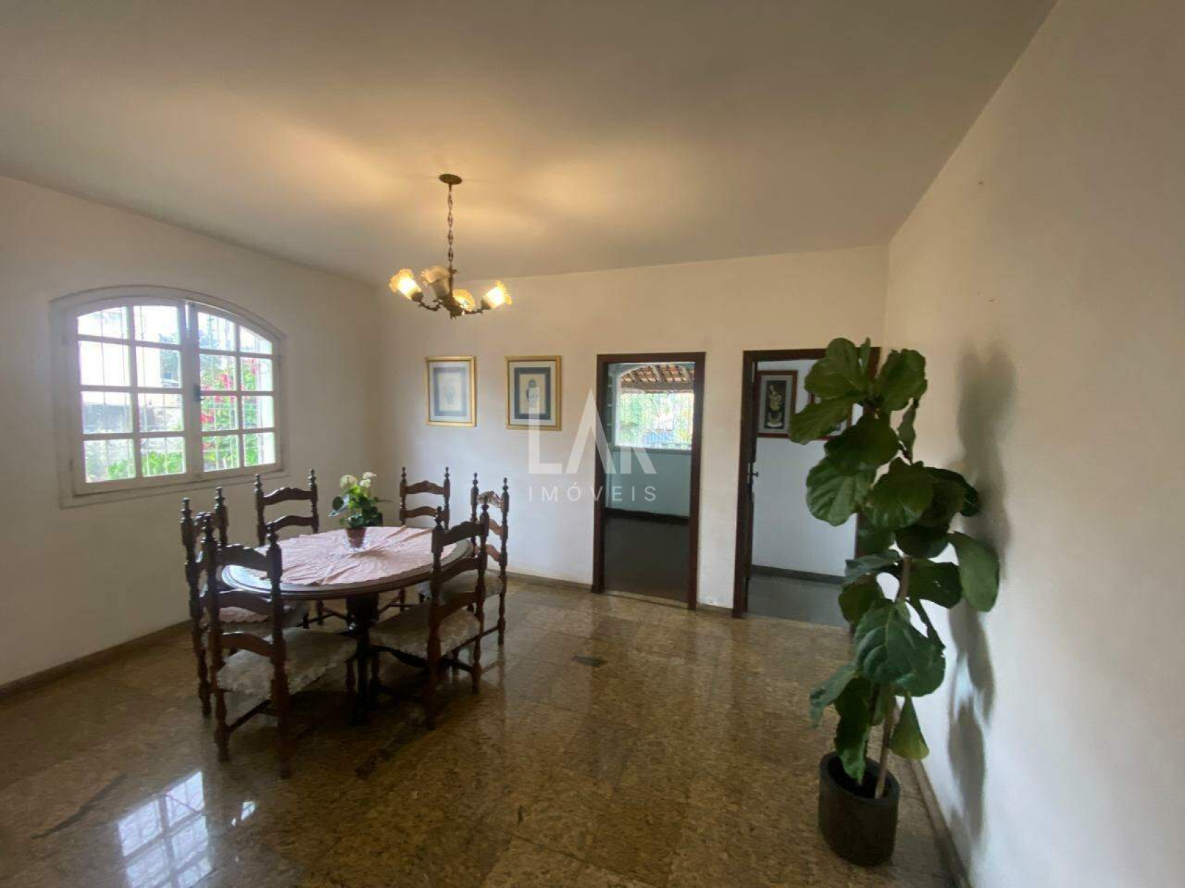 Casa de 4 quartos à venda, Camargos, Belo Horizonte - MG