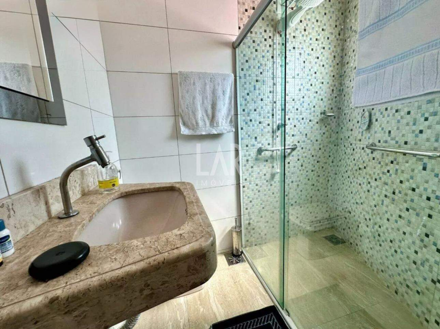 Casa Geminada de 5 quartos à venda, João Pinheiro, Belo Horizonte - MG