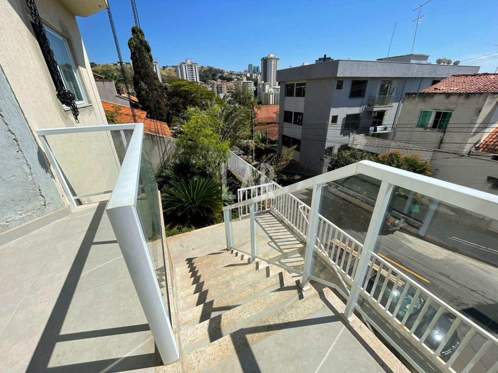 Casa de 5 quartos à venda, Santa Lúcia, Belo Horizonte - MG