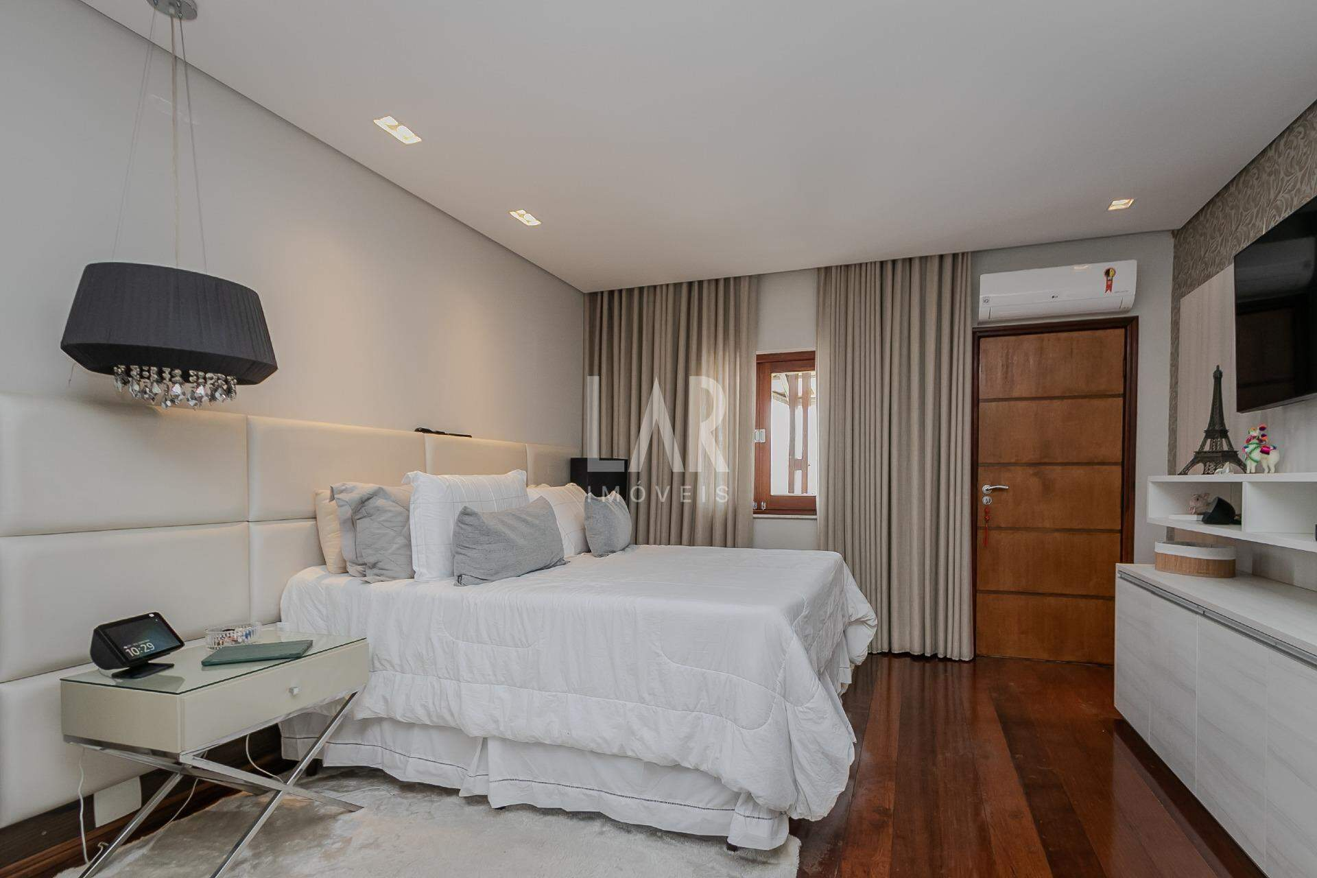 Casa de 3 quartos à venda, Santa Lúcia, Belo Horizonte - MG