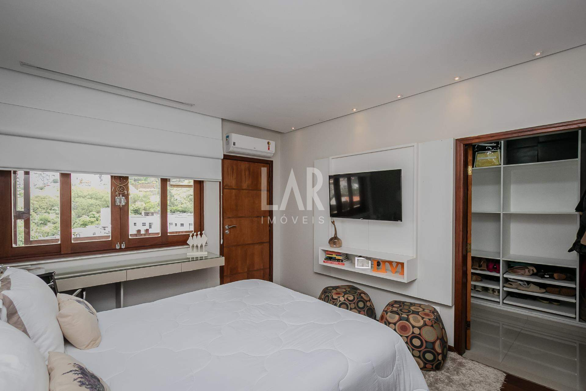 Casa de 3 quartos à venda, Santa Lúcia, Belo Horizonte - MG