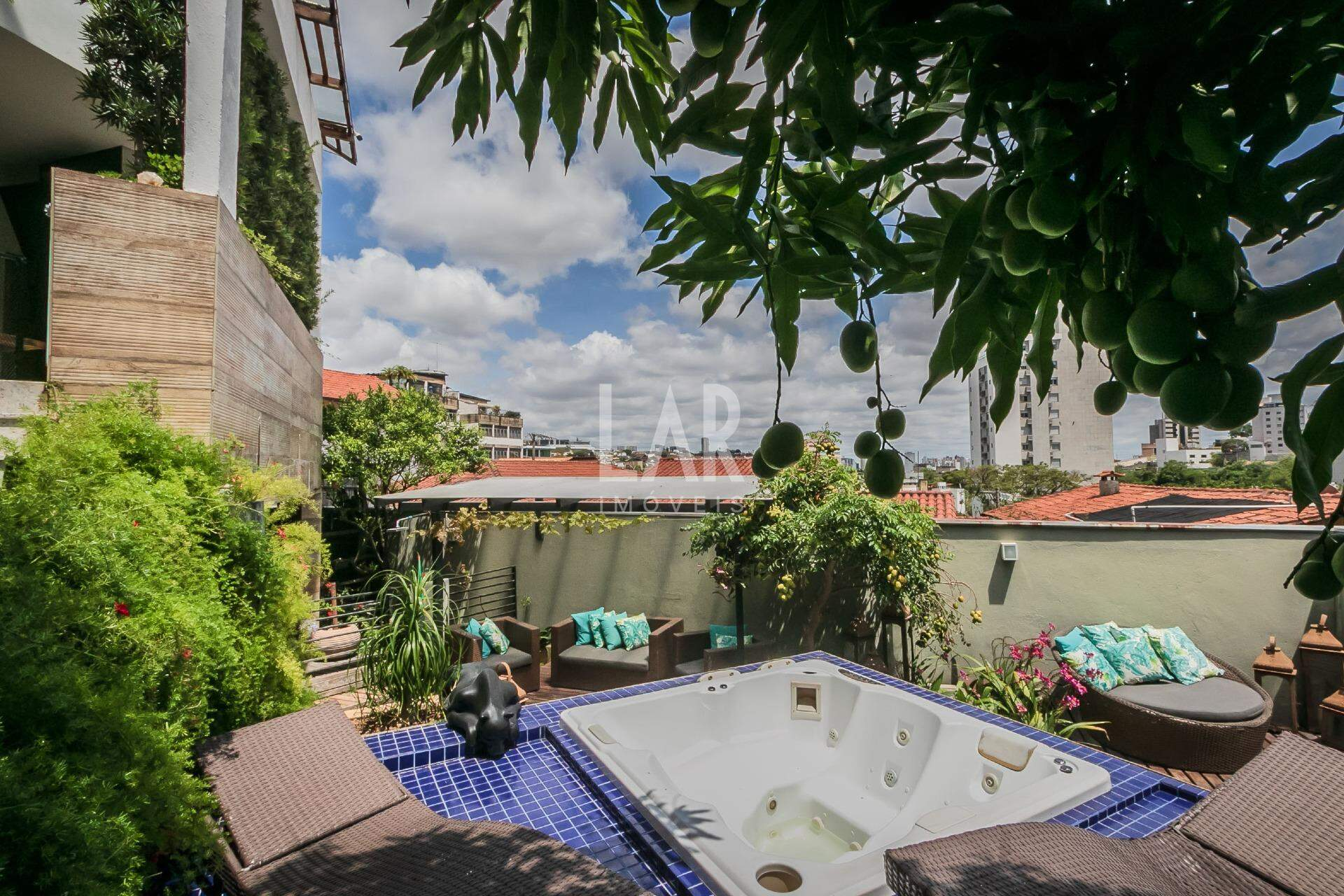 Casa de 3 quartos à venda, Santa Lúcia, Belo Horizonte - MG