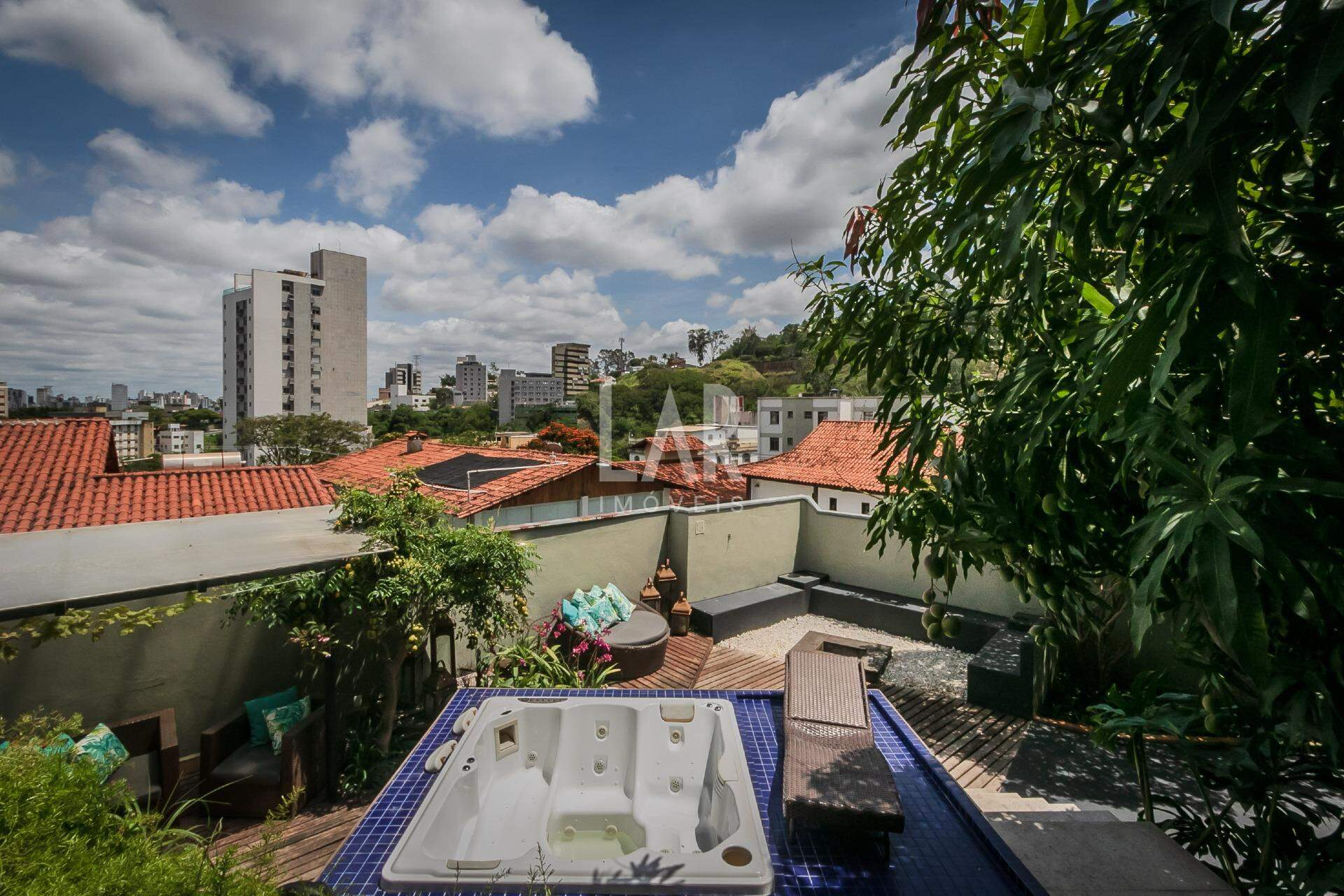 Casa de 3 quartos à venda, Santa Lúcia, Belo Horizonte - MG