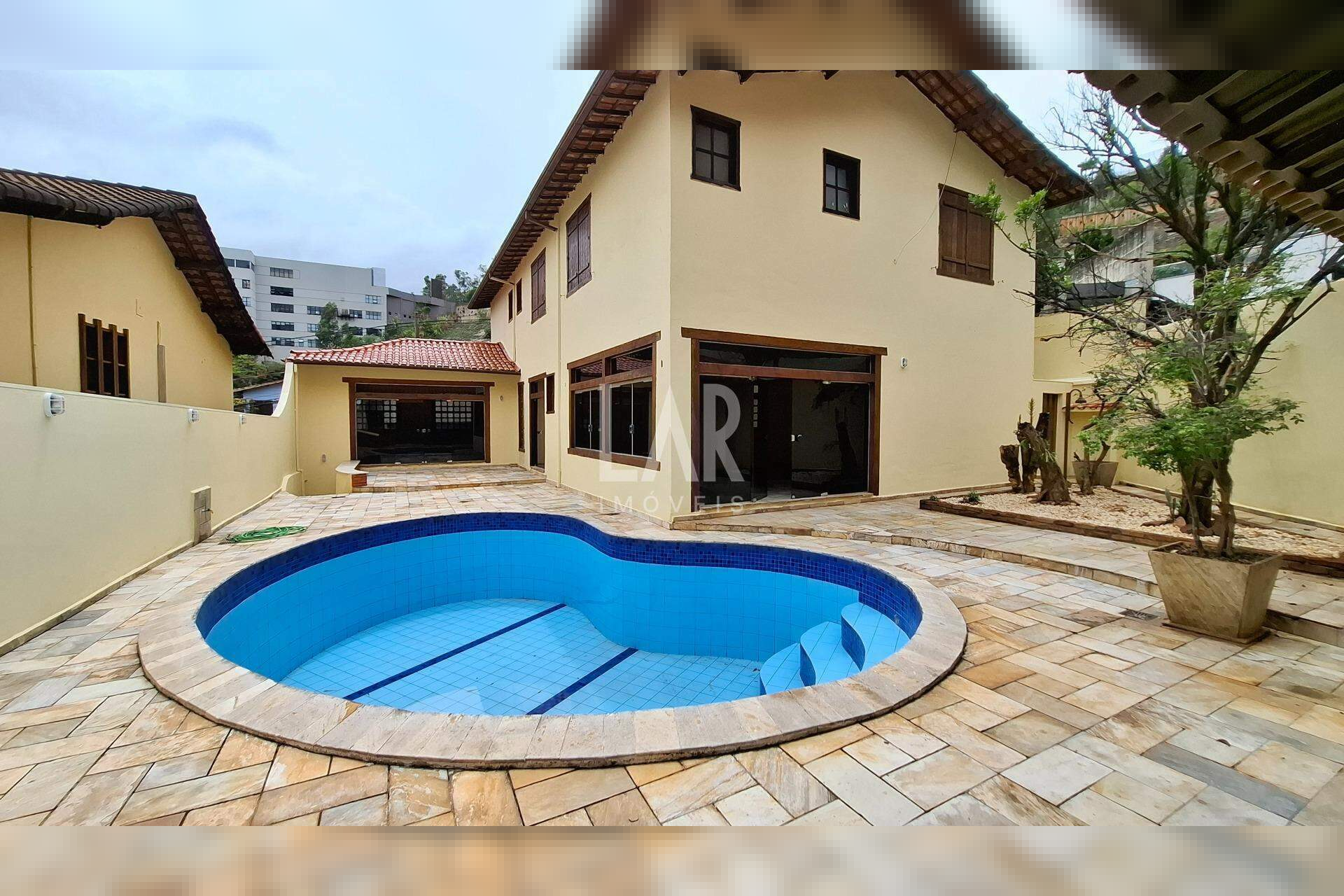 Casa com 4 quartos — Santa Lúcia, Belo Horizonte