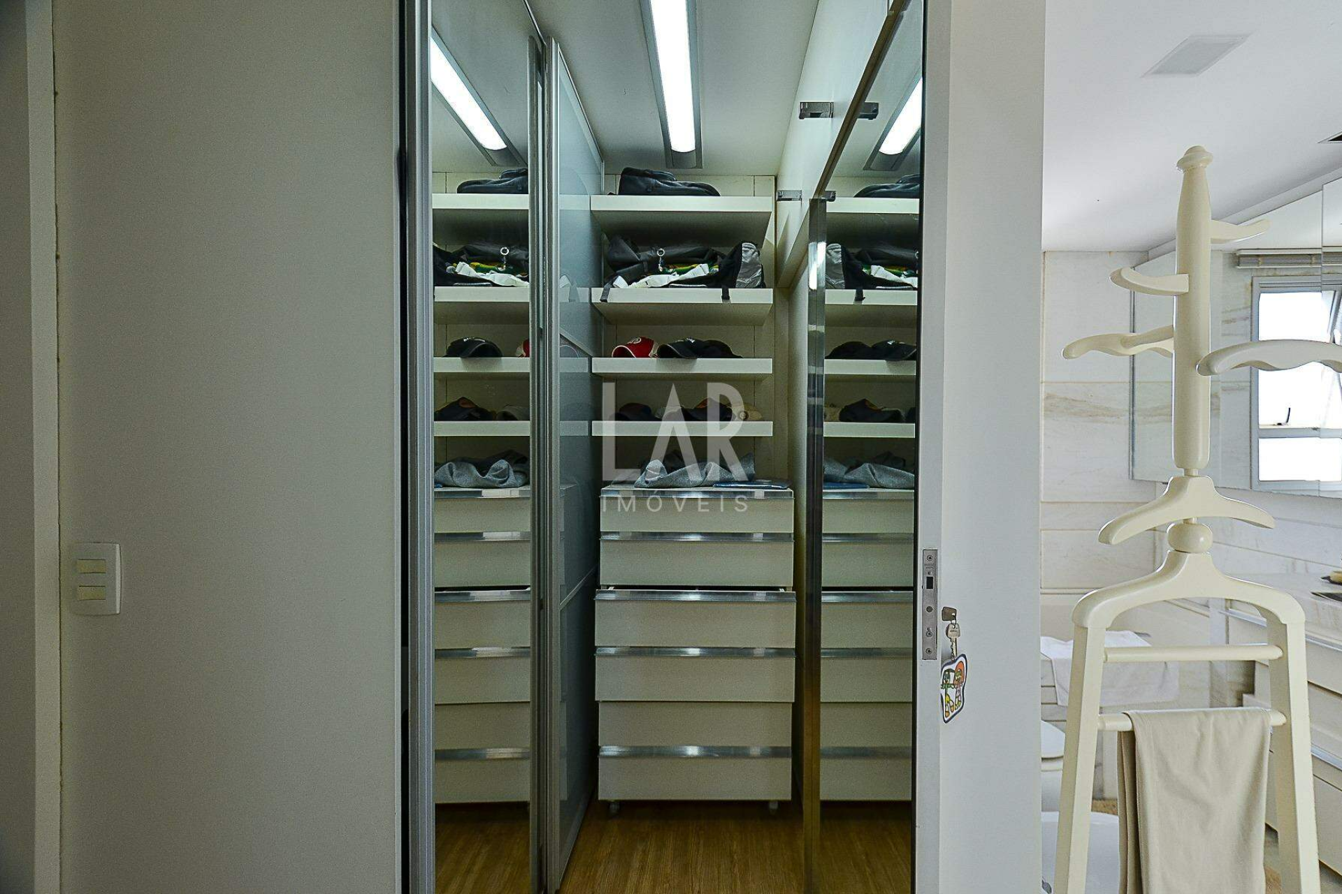 Apartamento de 4 quartos para alugar, Belvedere, Belo Horizonte - MG