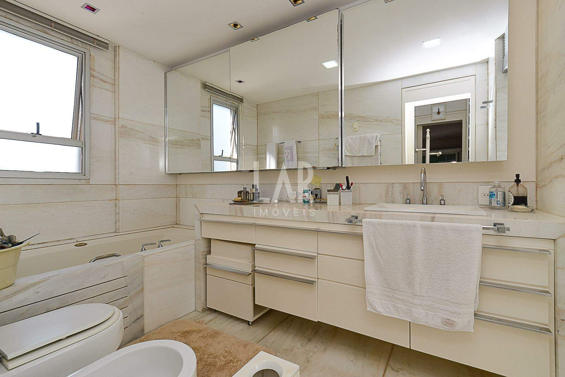 Apartamento de 4 quartos para alugar, Belvedere, Belo Horizonte - MG