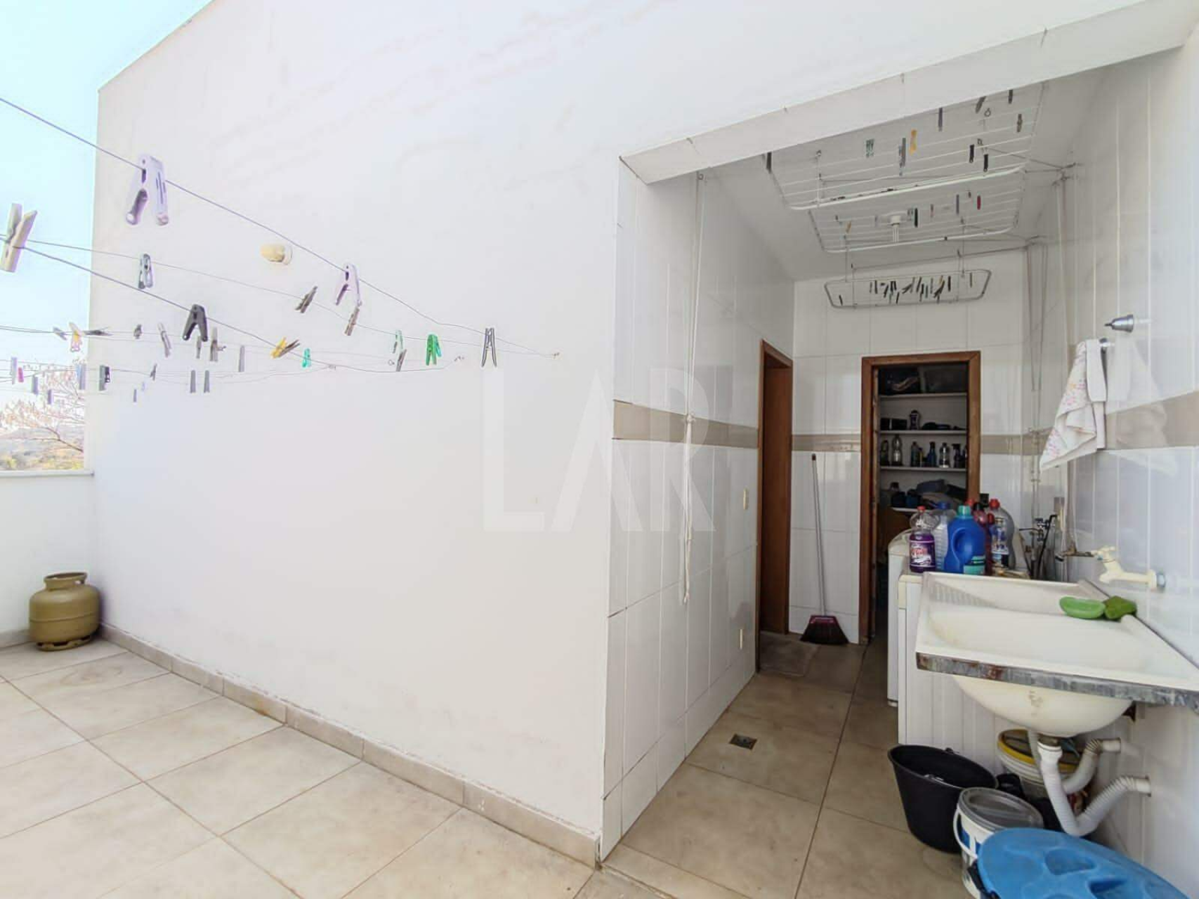 Casa Comercial de 4 quartos para alugar, Estoril, Belo Horizonte - MG