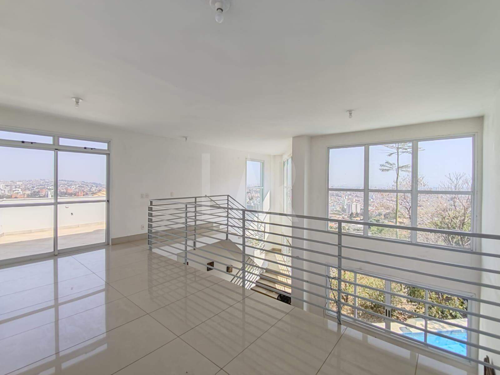 Casa Comercial de 4 quartos para alugar, Estoril, Belo Horizonte - MG