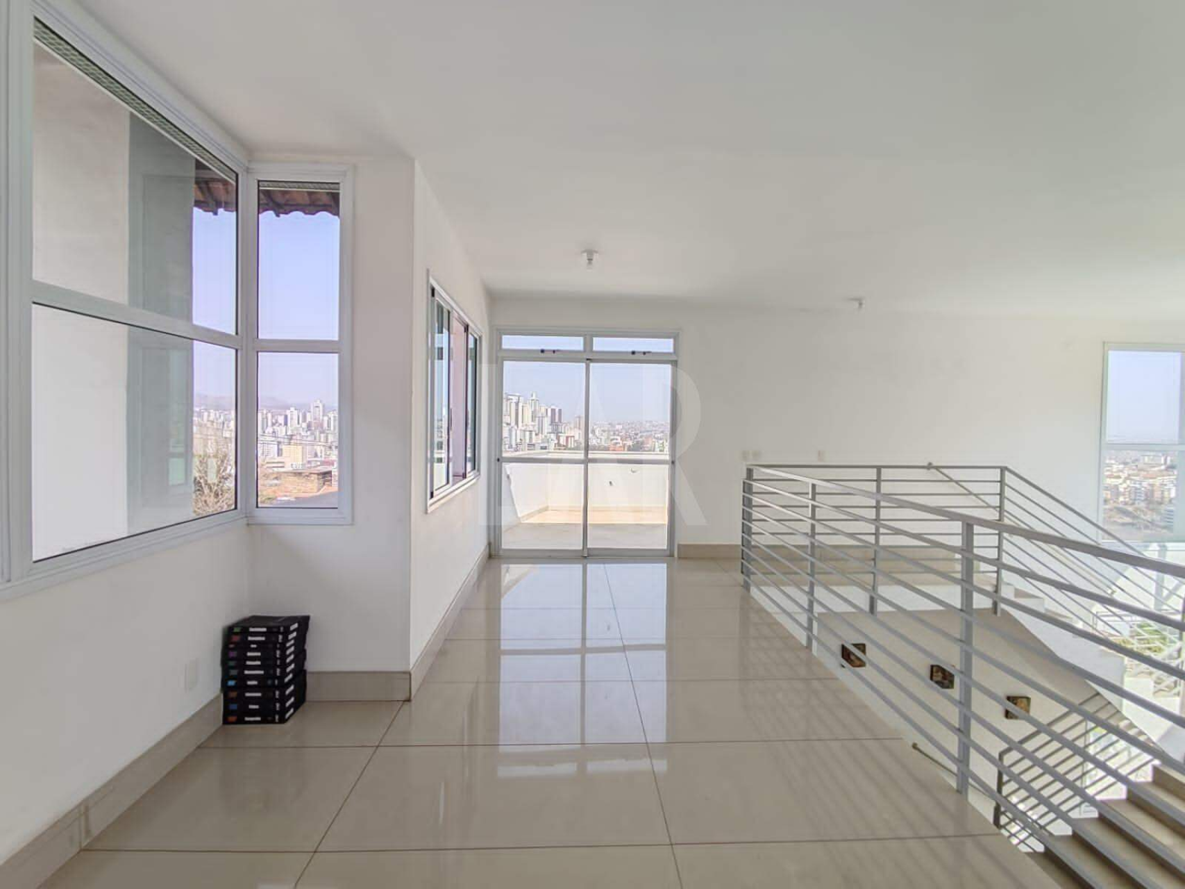 Casa Comercial de 4 quartos para alugar, Estoril, Belo Horizonte - MG