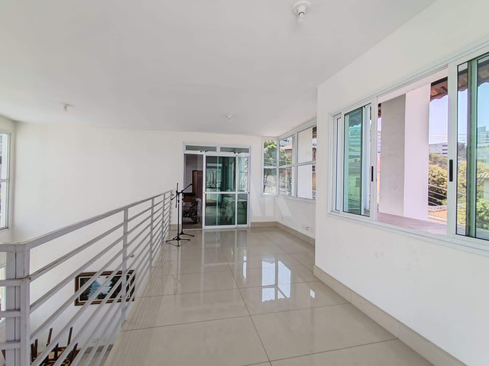 Casa Comercial de 4 quartos para alugar, Estoril, Belo Horizonte - MG