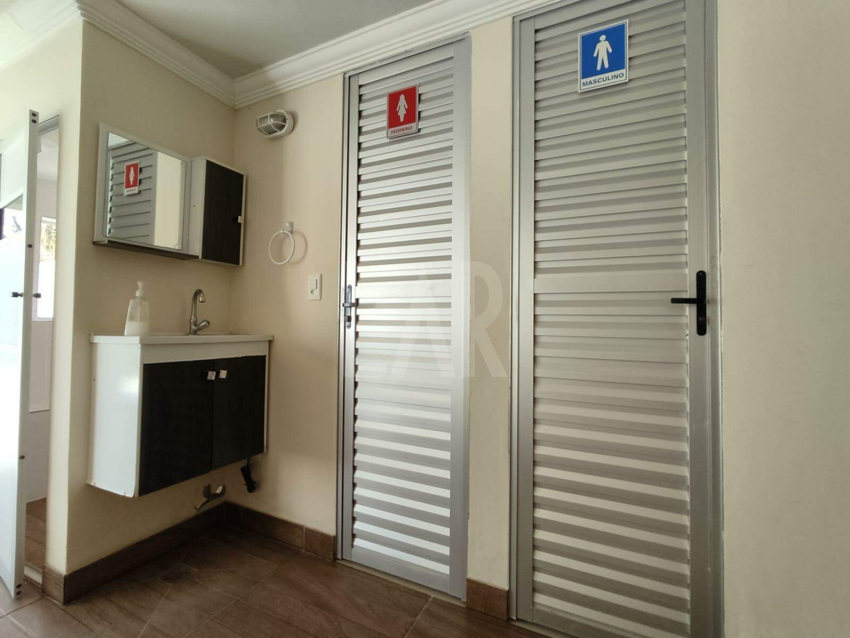 Casa Comercial de 4 quartos para alugar, Estoril, Belo Horizonte - MG