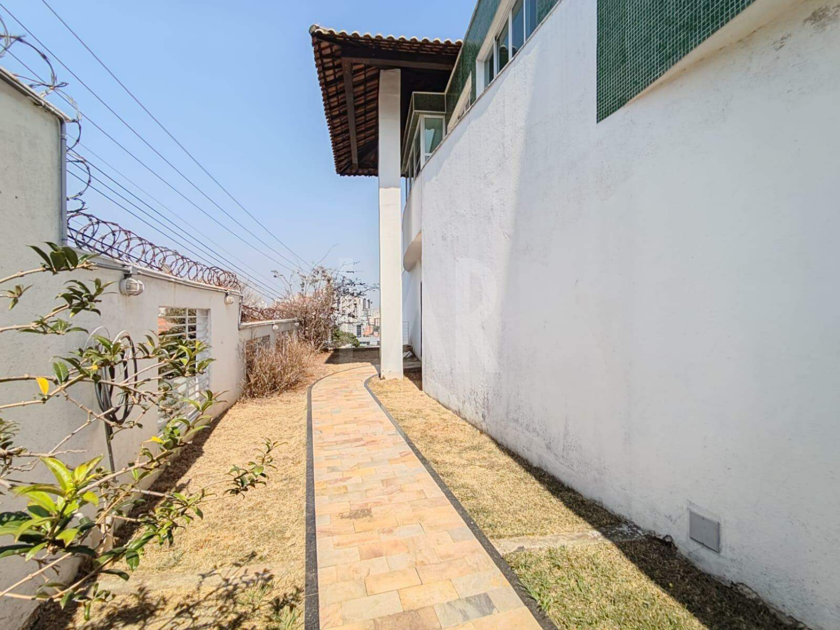 Casa Comercial de 4 quartos para alugar, Estoril, Belo Horizonte - MG