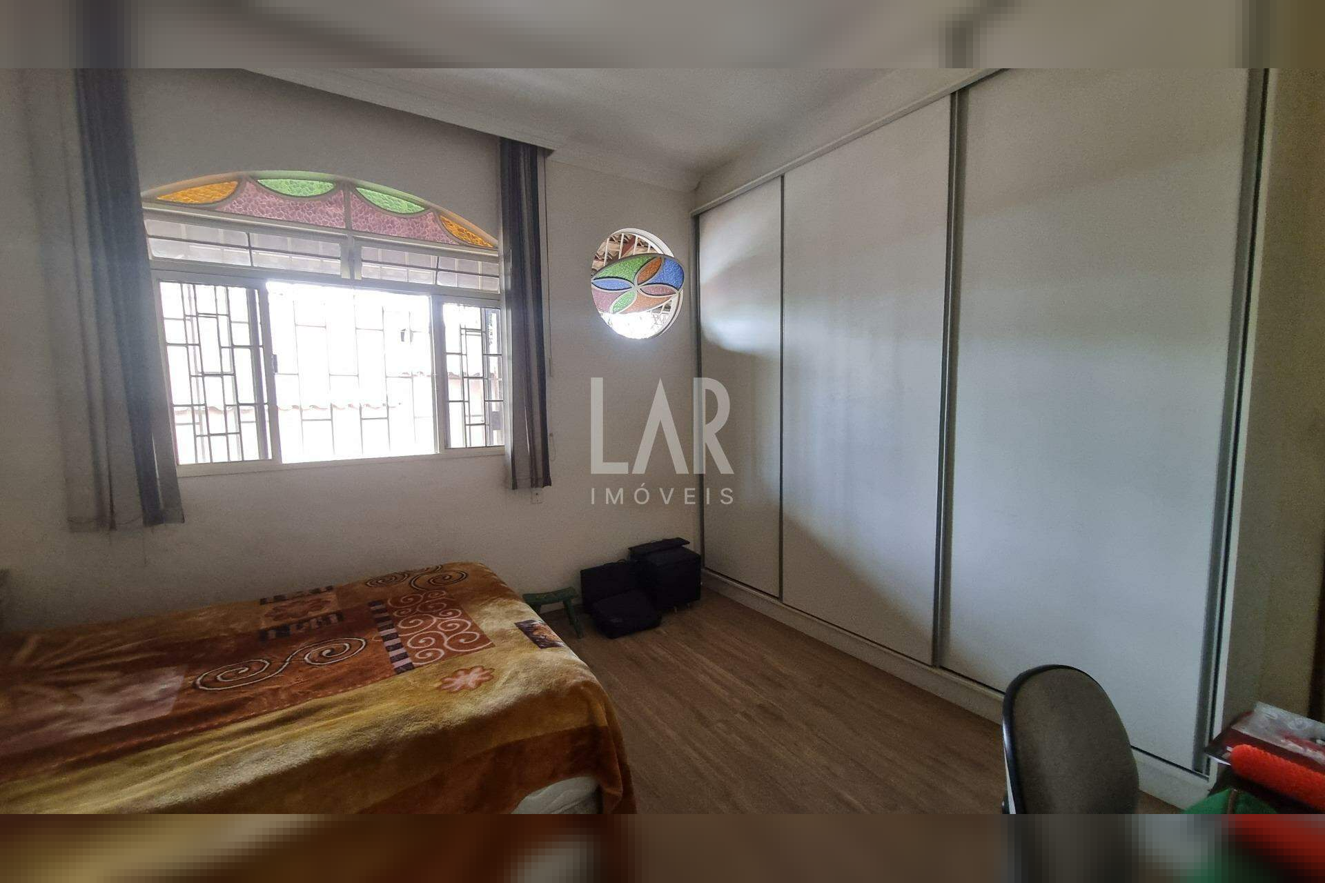 Casa Comercial de 4 quartos à venda, Cachoeirinha, Belo Horizonte - MG