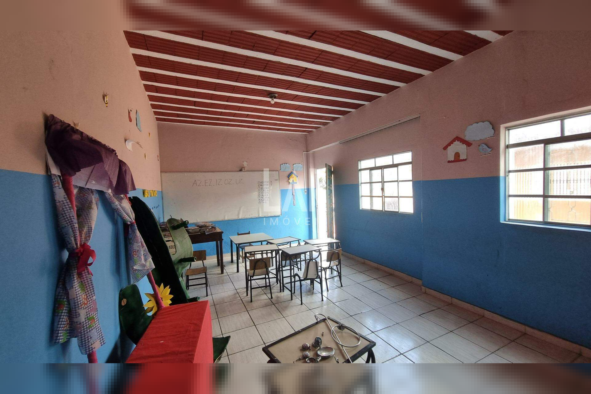 Casa Comercial de 4 quartos à venda, Cachoeirinha, Belo Horizonte - MG