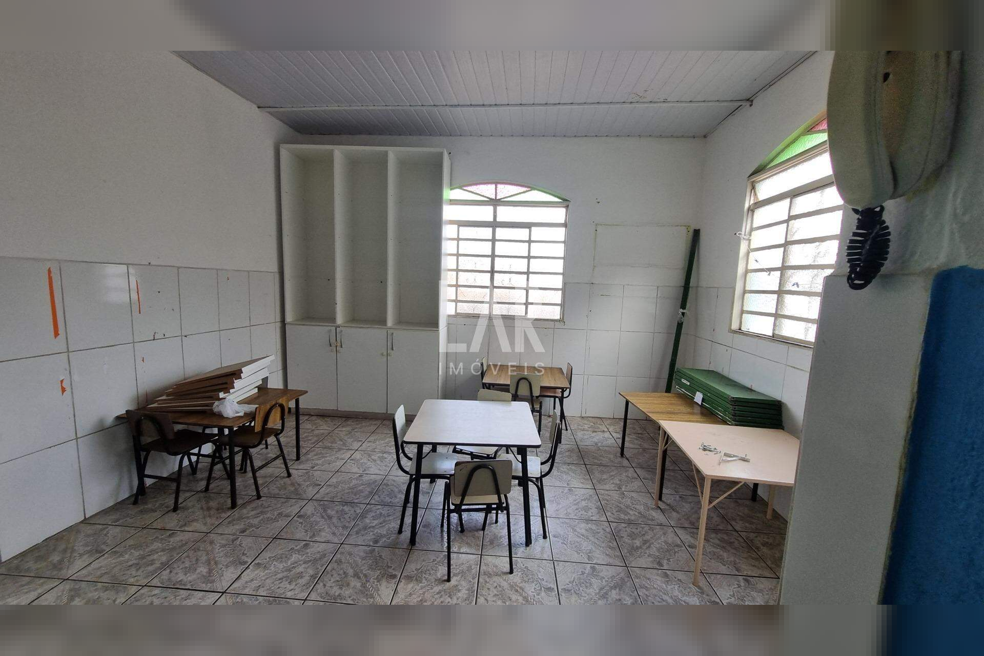 Casa Comercial de 4 quartos à venda, Cachoeirinha, Belo Horizonte - MG