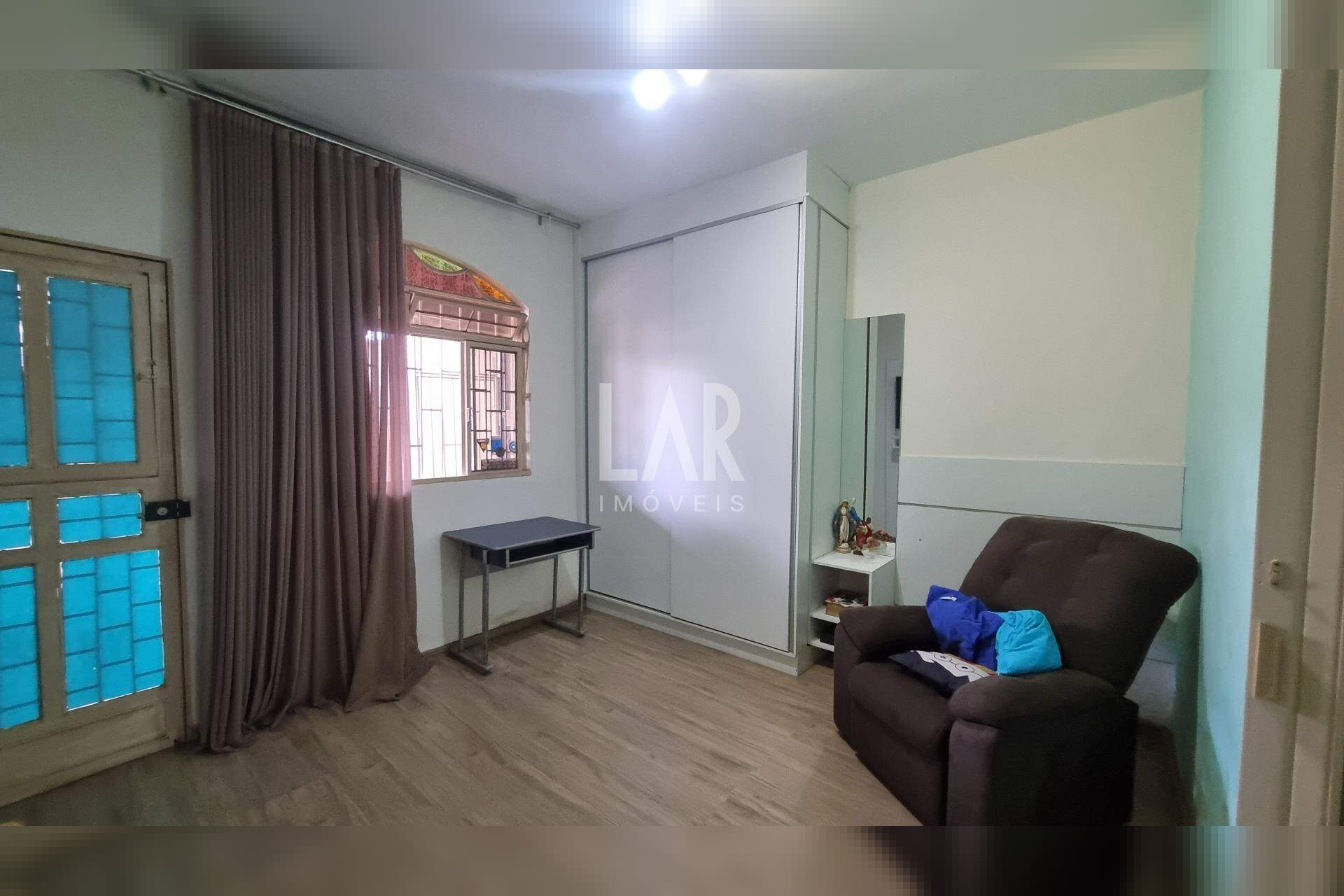 Casa Comercial de 4 quartos à venda, Cachoeirinha, Belo Horizonte - MG