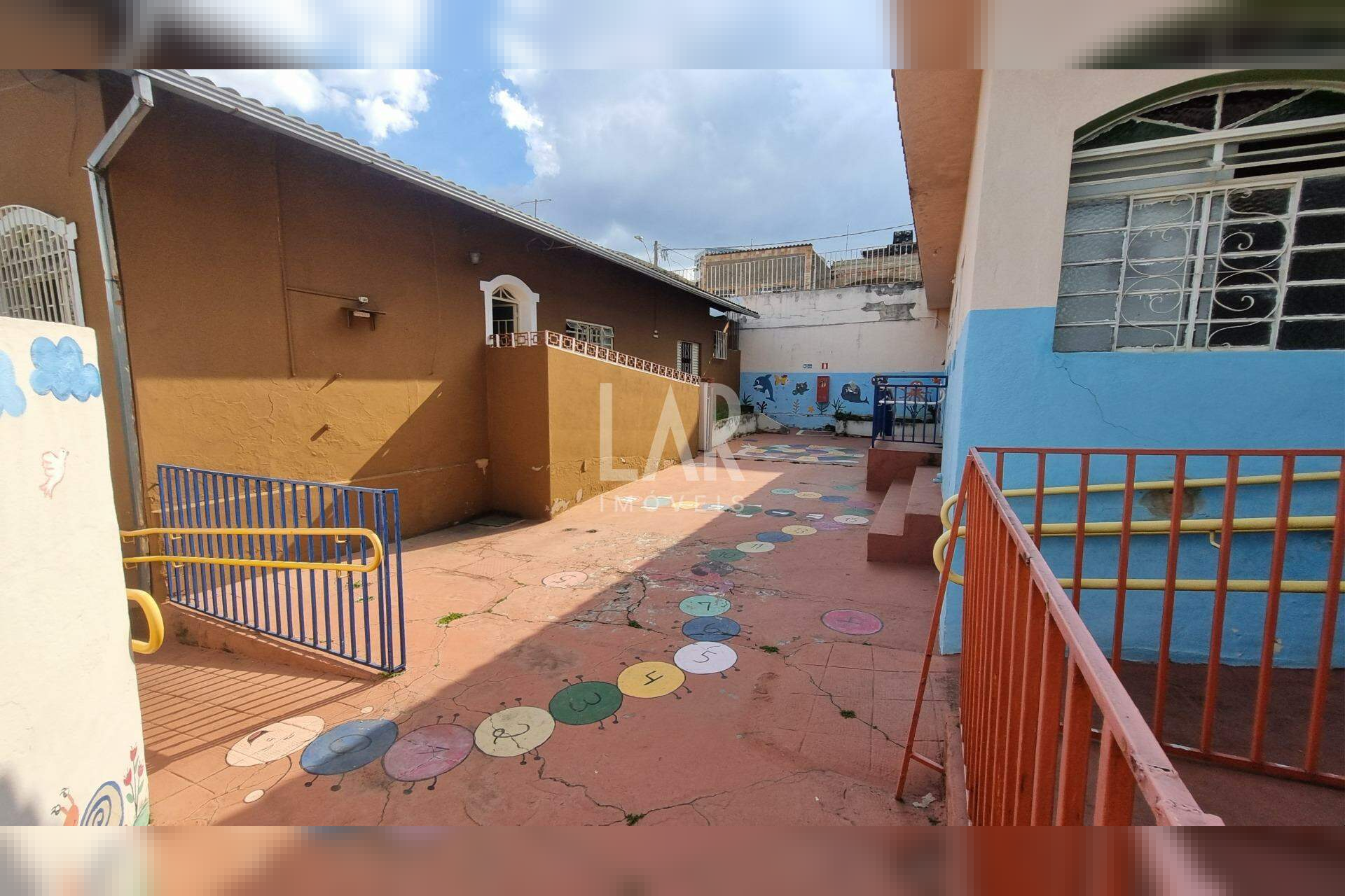 Casa Comercial de 4 quartos à venda, Cachoeirinha, Belo Horizonte - MG