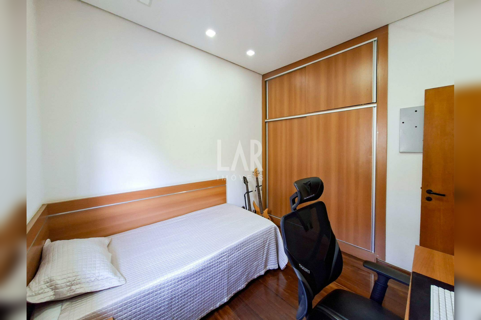 Casa de 5 quartos à venda, Cachoeirinha, Belo Horizonte - MG