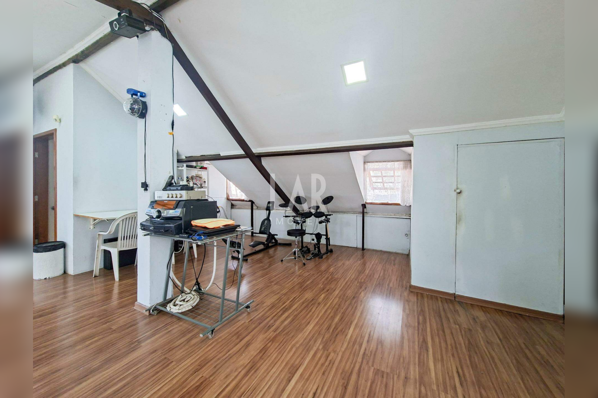 Casa de 5 quartos à venda, Cachoeirinha, Belo Horizonte - MG