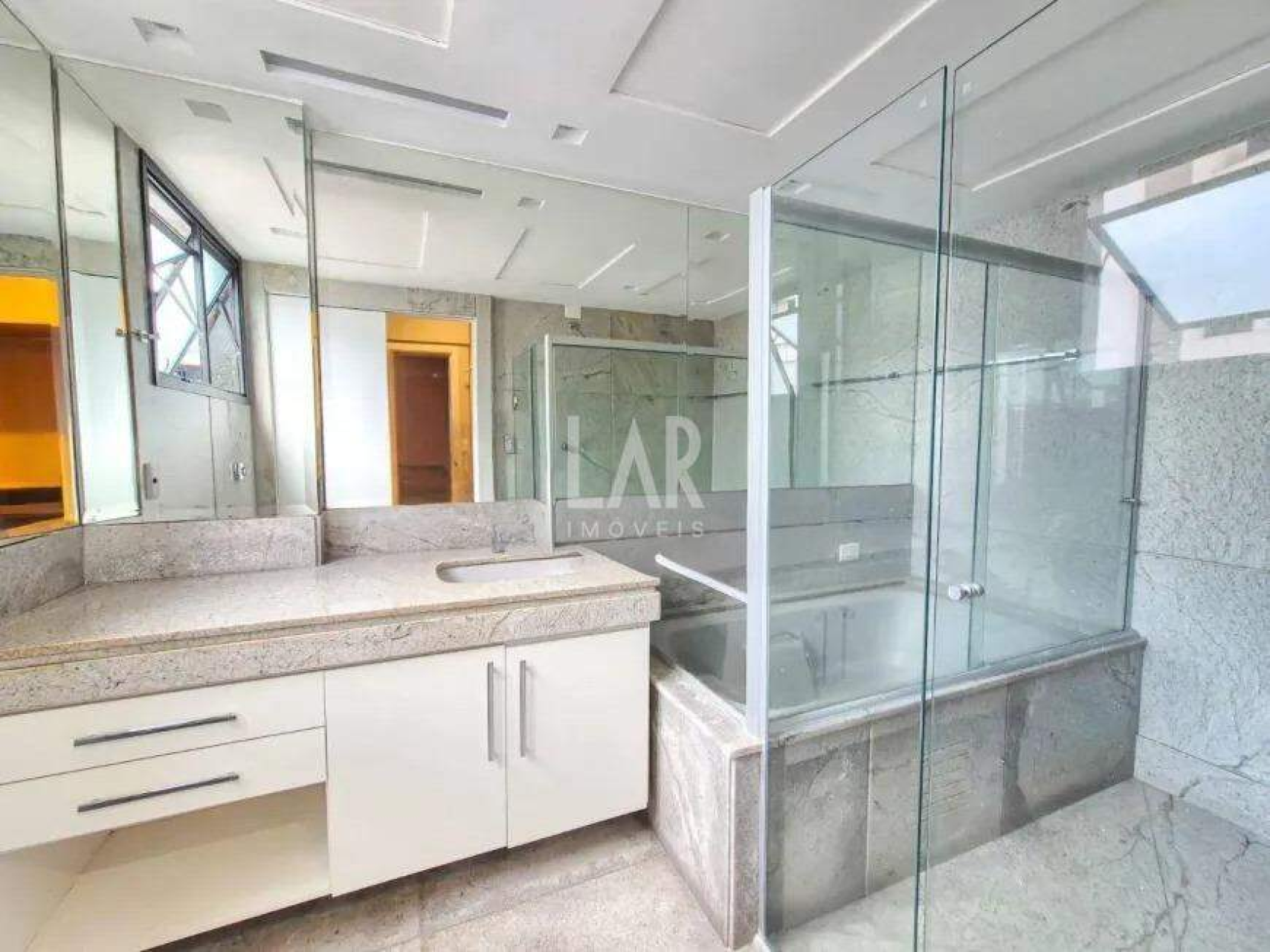 Apartamento de 4 quartos para alugar, Belvedere, Belo Horizonte - MG