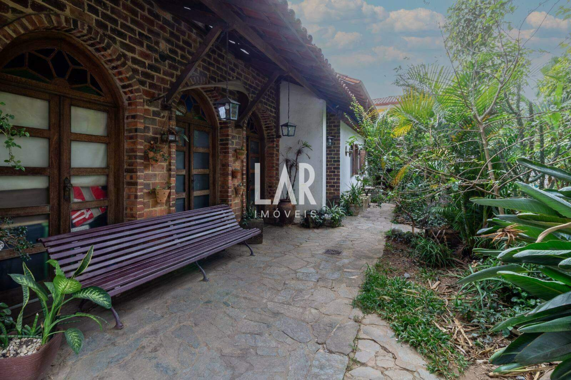 Casa de 5 quartos à venda, Santa Lúcia, Belo Horizonte - MG