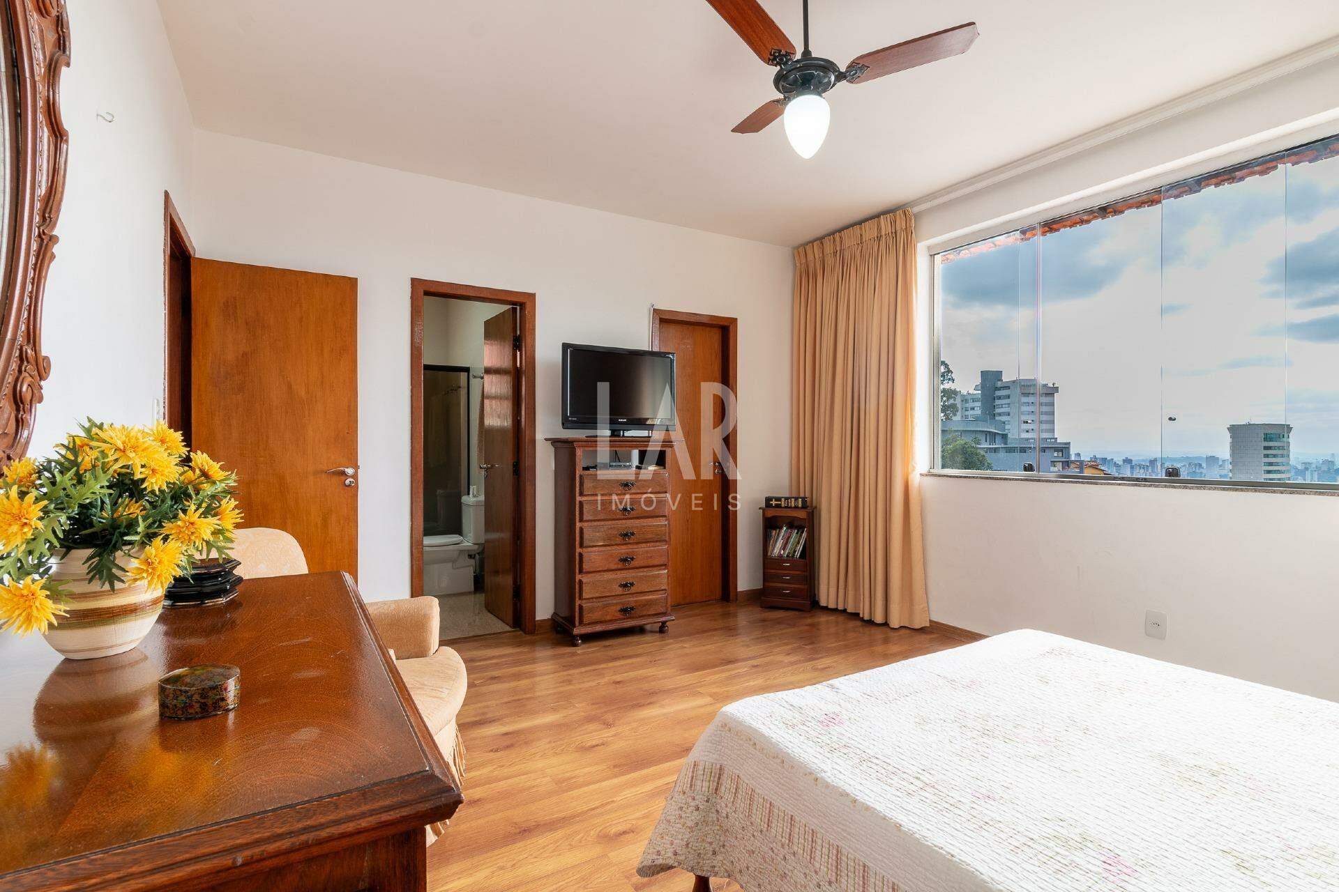 Casa de 5 quartos à venda, Santa Lúcia, Belo Horizonte - MG