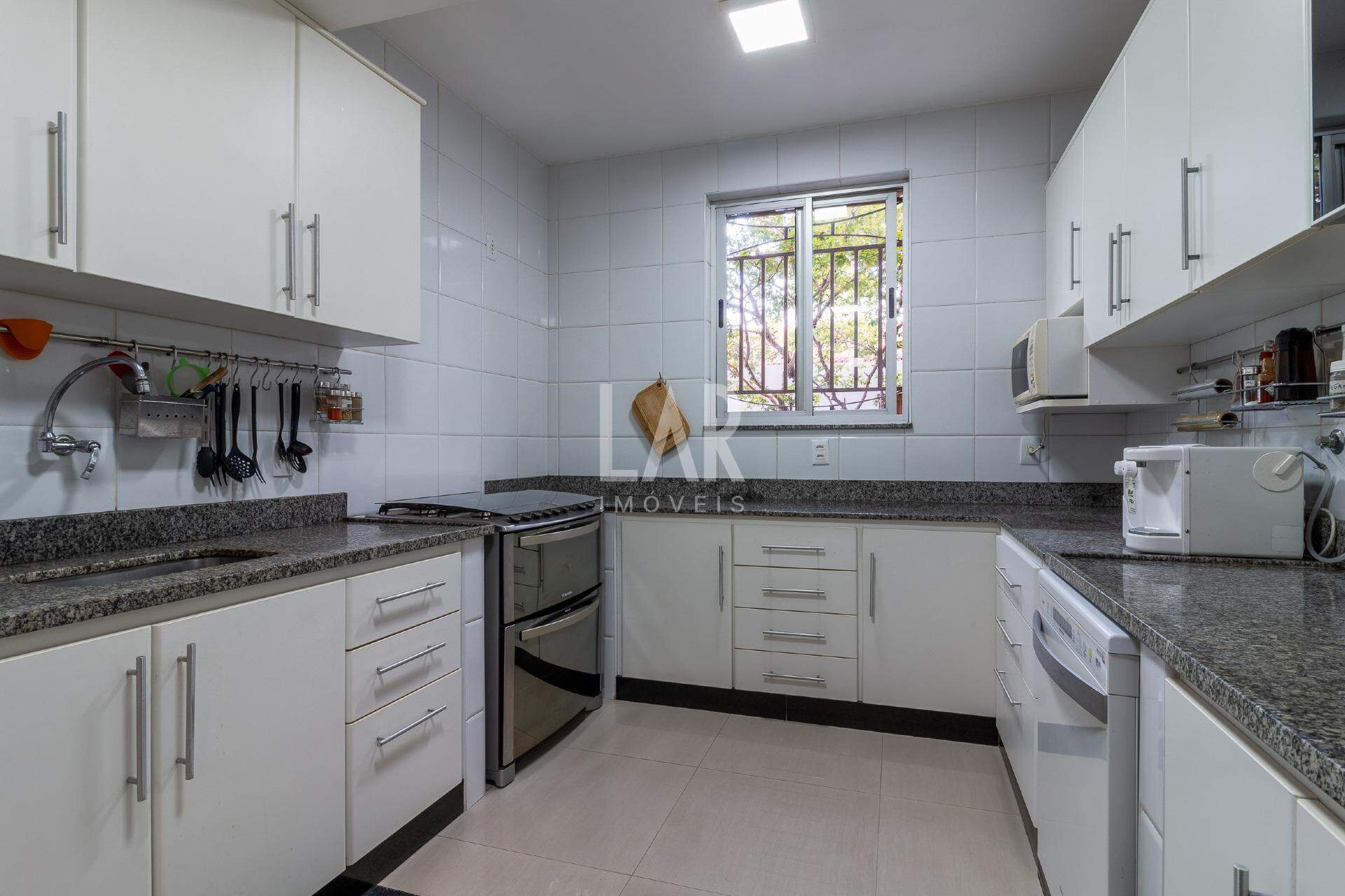 Casa de 5 quartos à venda, Santa Lúcia, Belo Horizonte - MG
