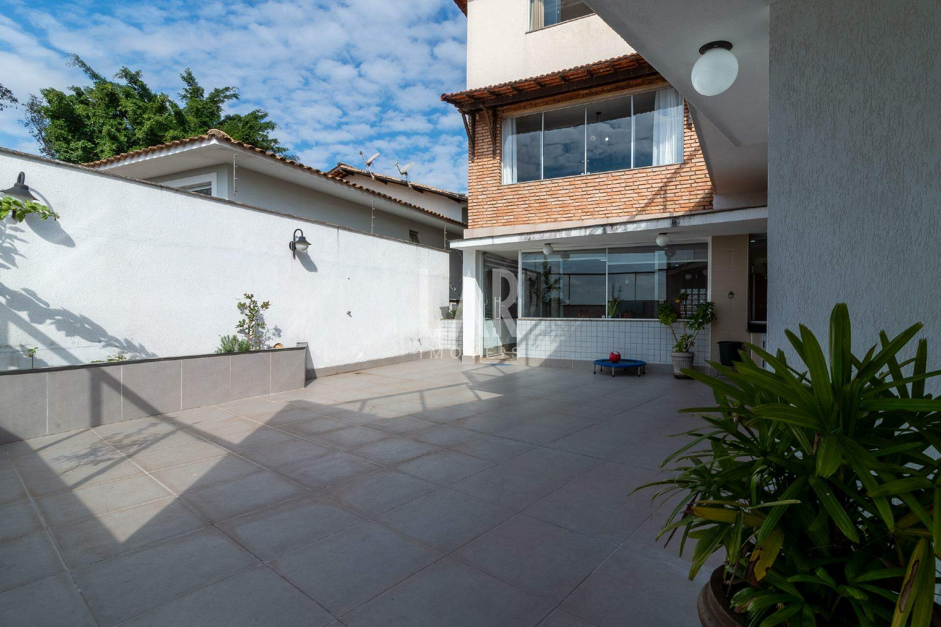 Casa de 5 quartos à venda, Santa Lúcia, Belo Horizonte - MG