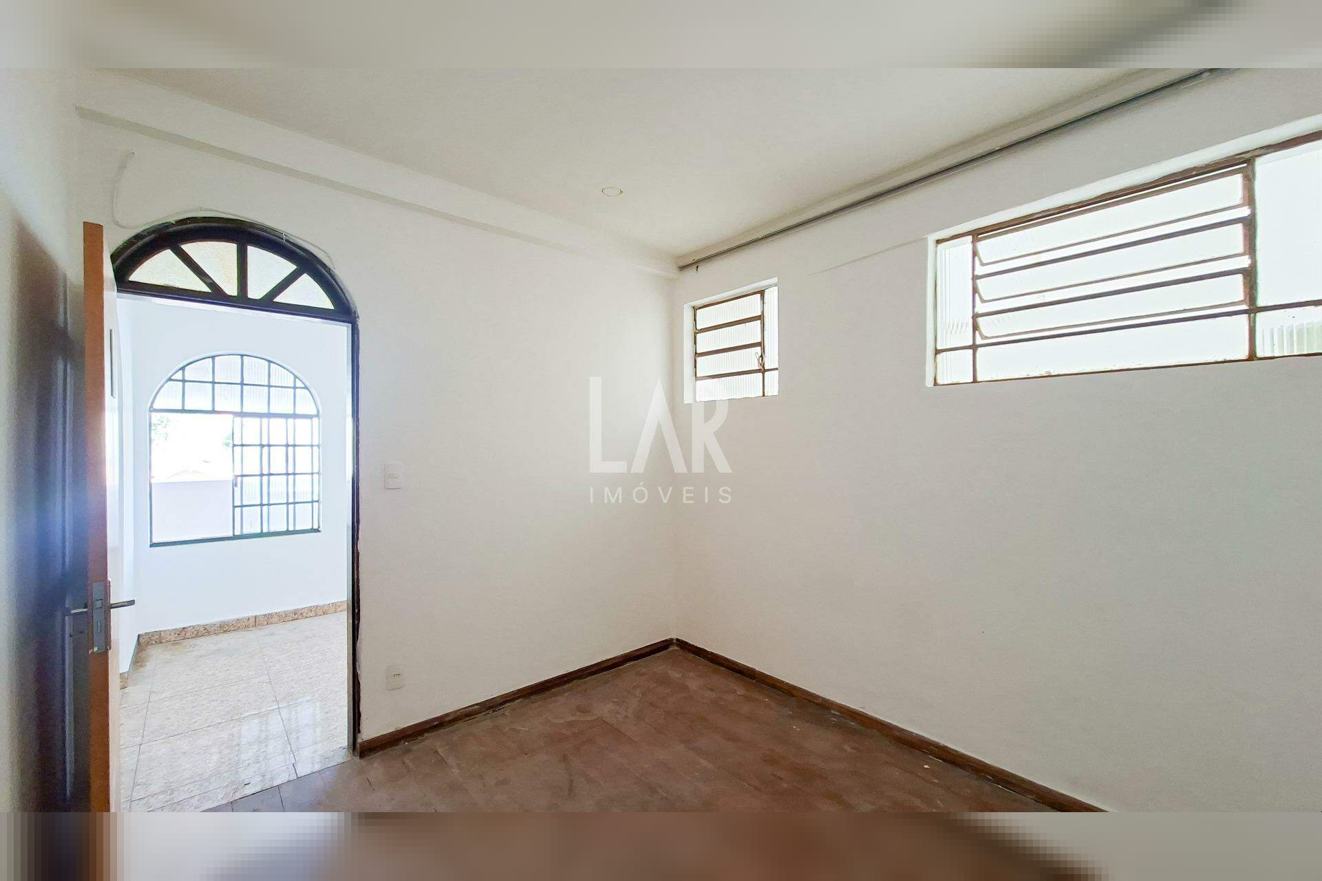 Casa de 4 quartos para alugar, Cachoeirinha, Belo Horizonte - MG