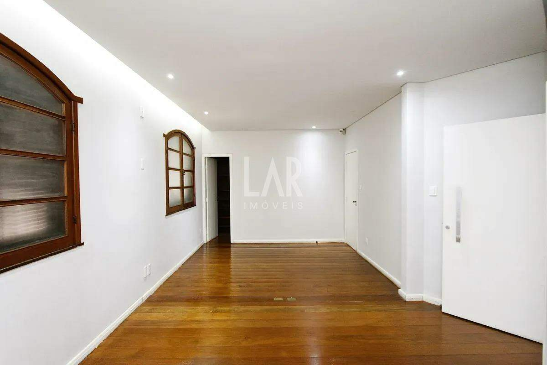 Casa de 4 quartos para alugar, Santa Lúcia, Belo Horizonte - MG