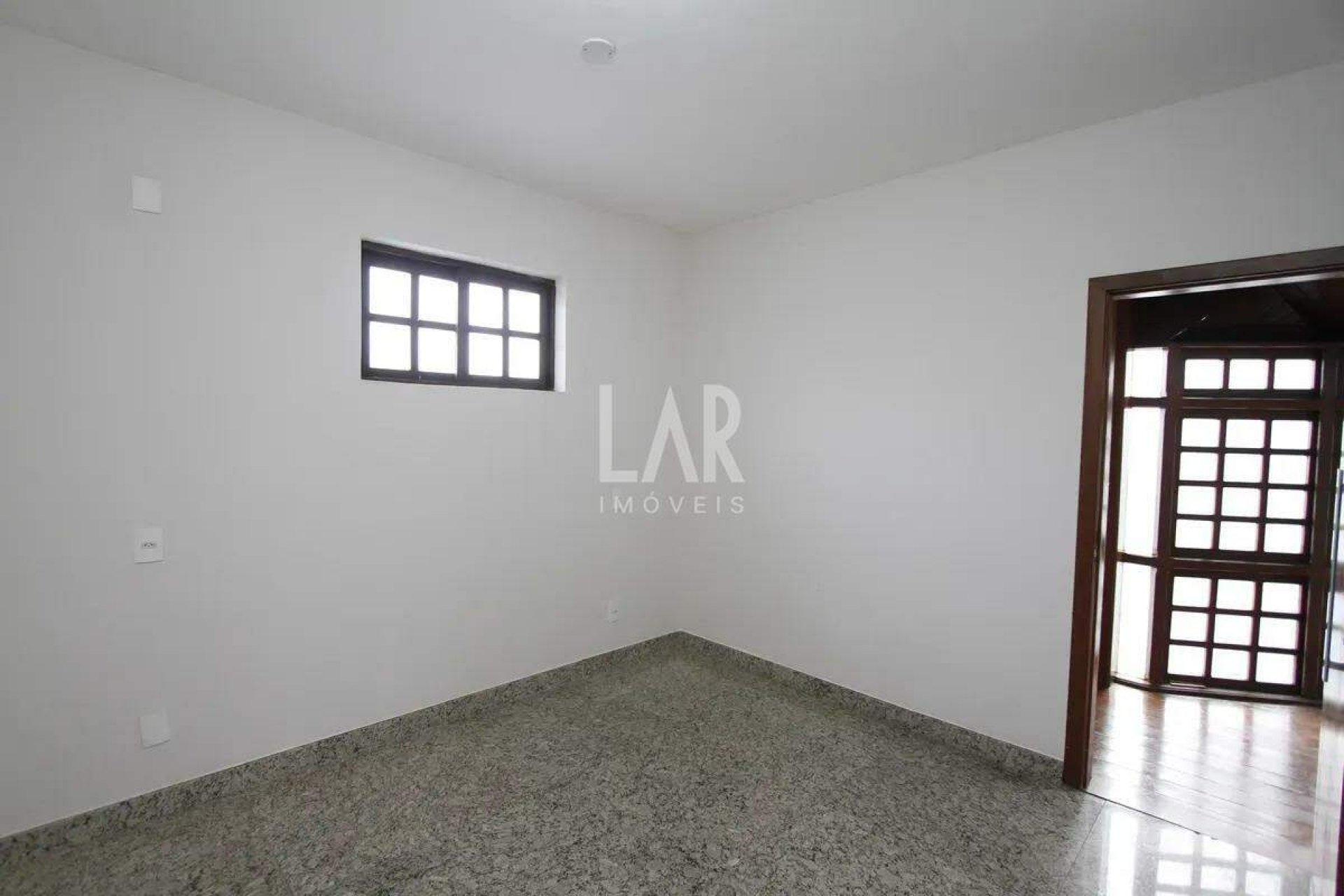 Casa de 4 quartos para alugar, Santa Lúcia, Belo Horizonte - MG