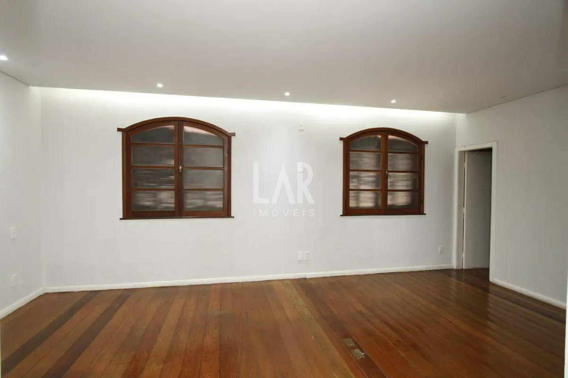 Casa de 4 quartos à venda, Santa Lúcia, Belo Horizonte - MG