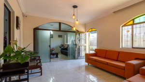 Casa Comercial de 3 quartos para alugar, Santa Tereza, Belo Horizonte - MG