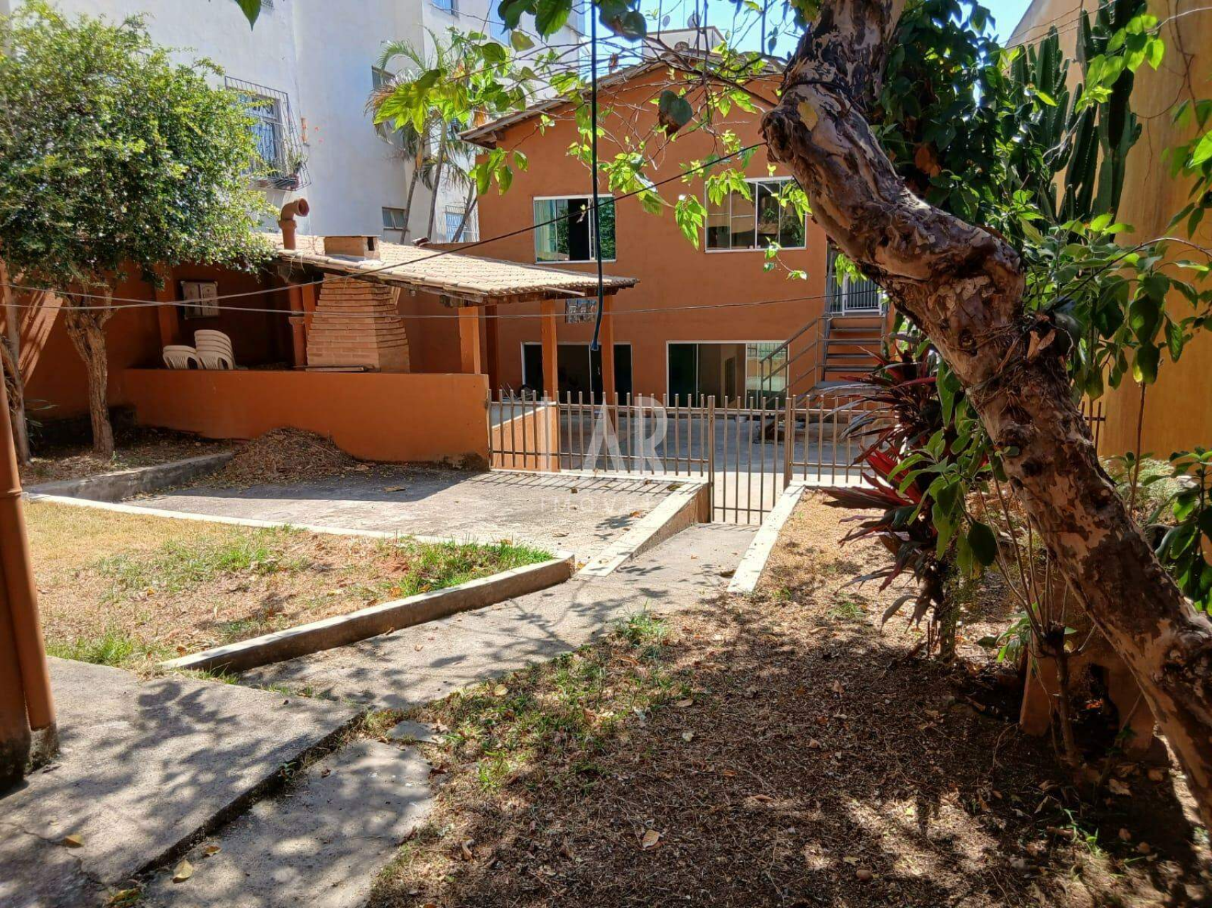 Casa de 3 quartos à venda, Sagrada Família, Belo Horizonte - MG