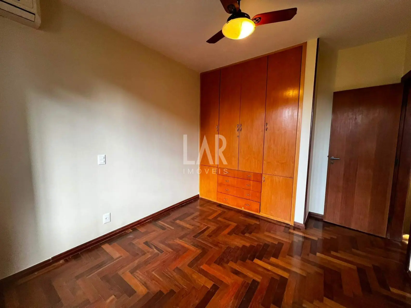 Casa de 4 quartos à venda, Buritis, Belo Horizonte - MG